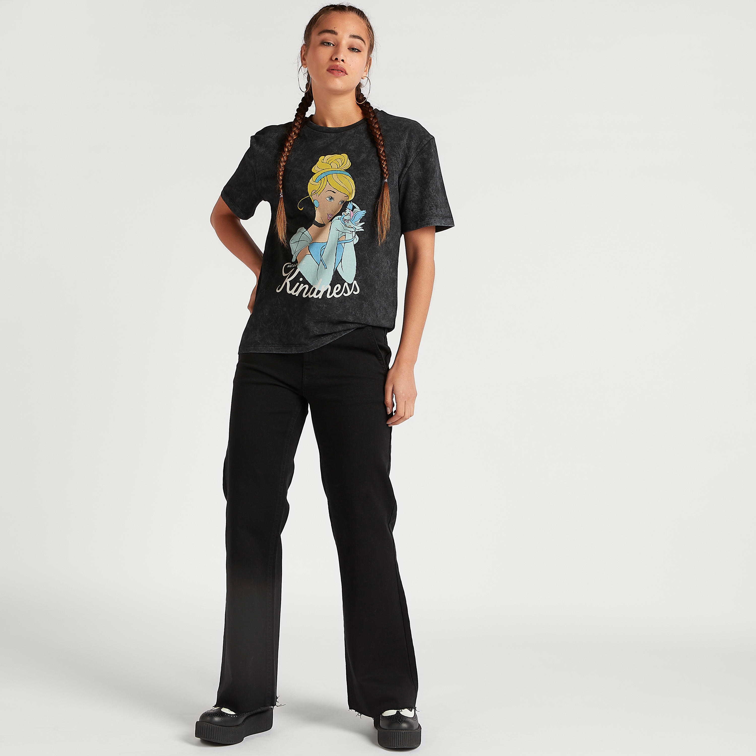 تيشيرت بياقة ضيّقة وأكمام قصيرة وطبعات سندريلا-women-clothing-tshirts-image-3