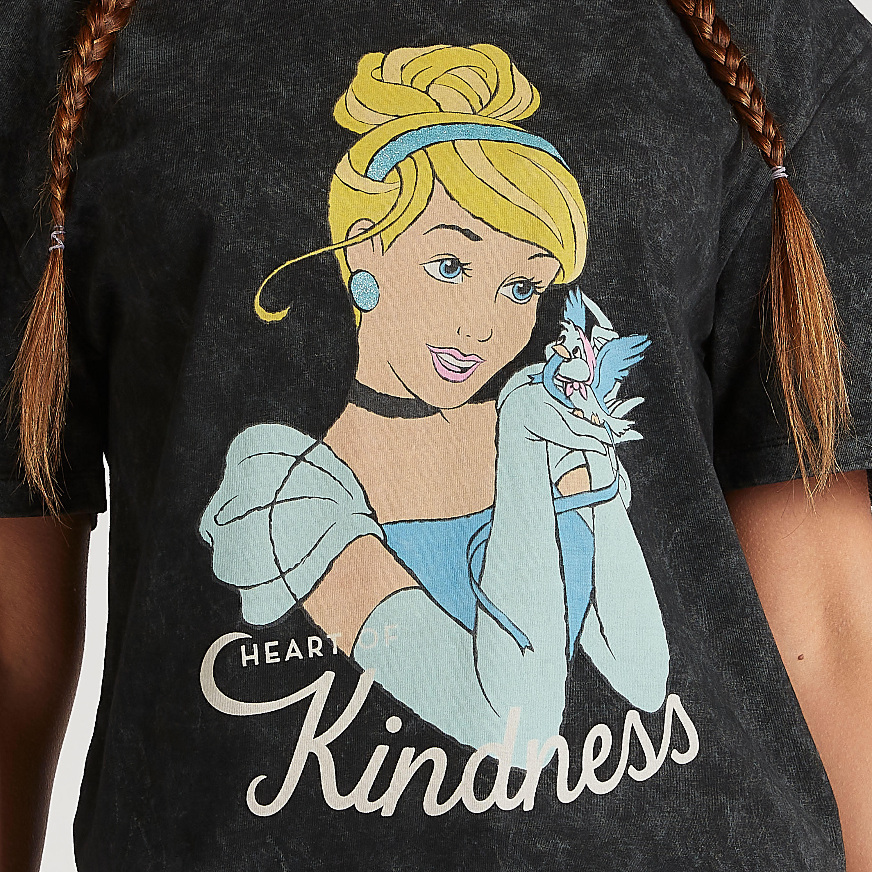 تيشيرت بياقة ضيّقة وأكمام قصيرة وطبعات سندريلا-women-clothing-tshirts-image-2