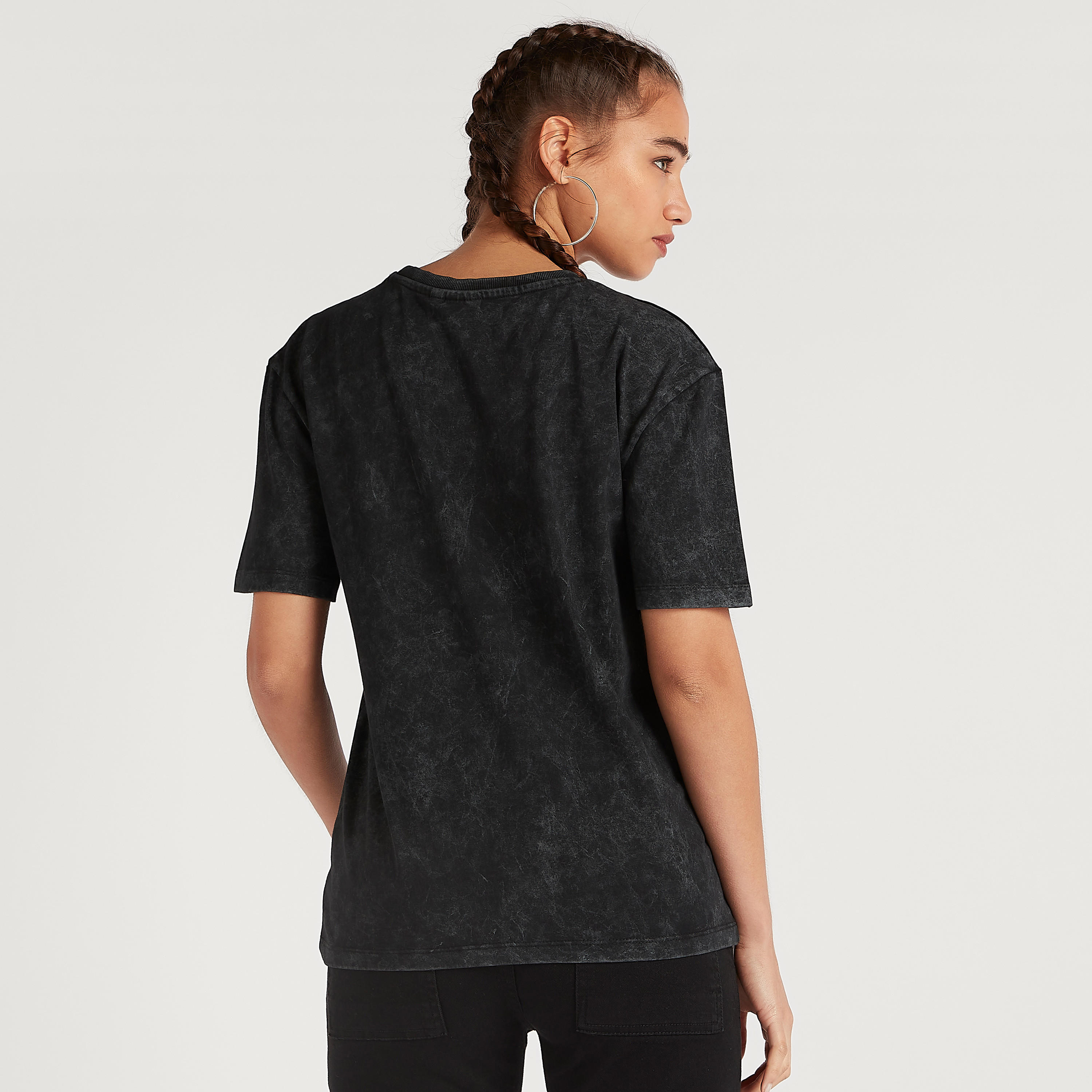 تيشيرت بياقة ضيّقة وأكمام قصيرة وطبعات سندريلا-women-clothing-tshirts-image-1