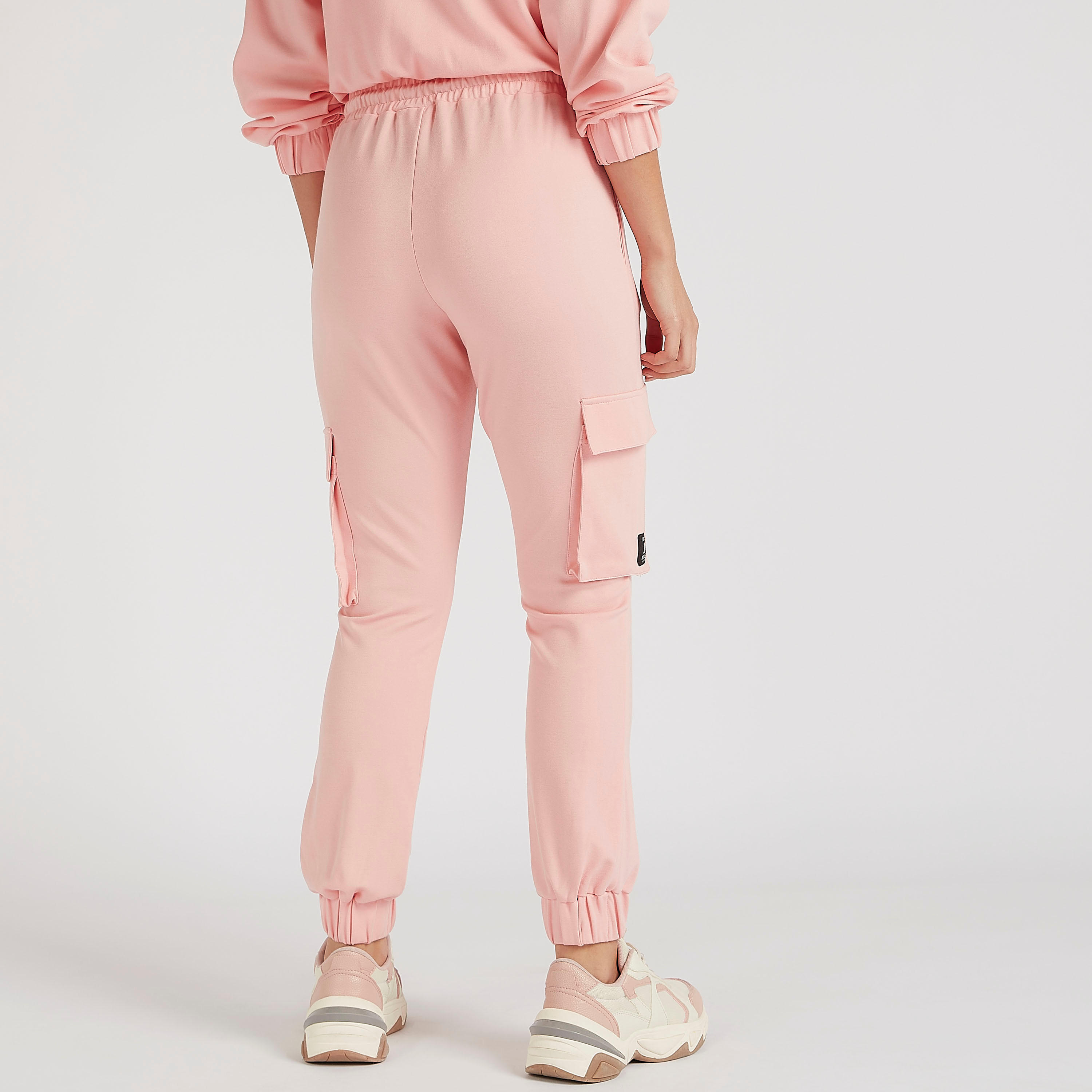 بنطلون رياضي بطبعات ميكي ماوس وخصر متوسّط الارتفاع وجيوب-women-clothing-bottoms-joggers-image-4