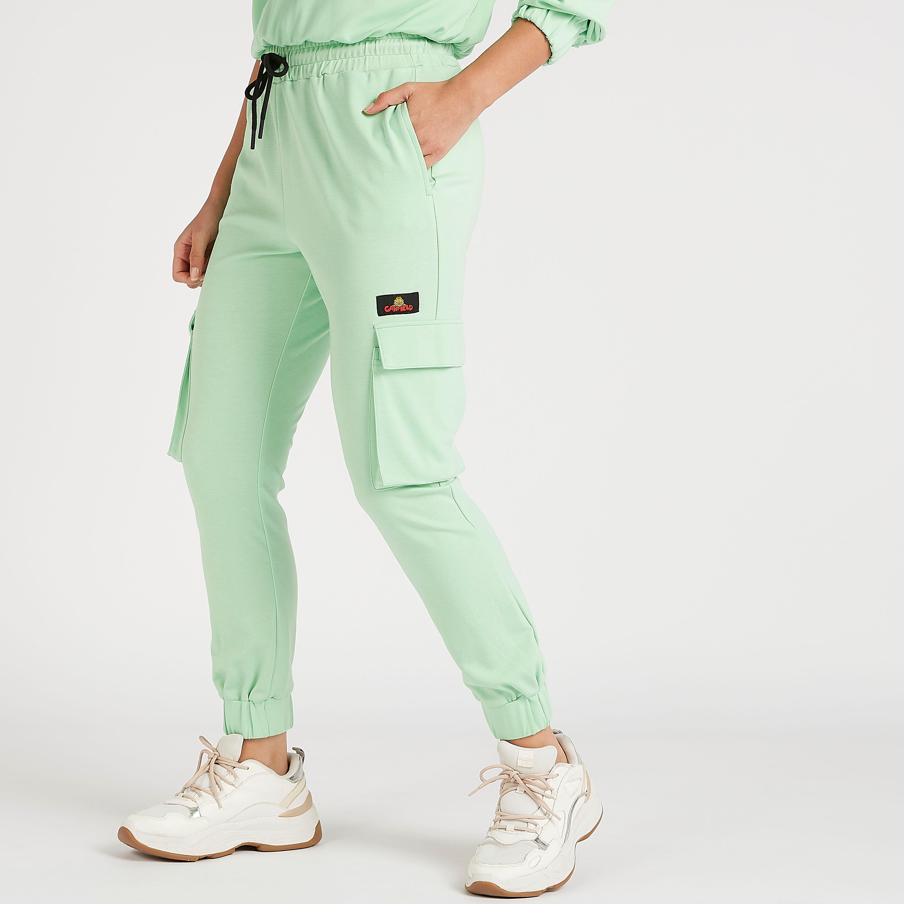 بنطلون رياضي بطبعات غارفيلد وخصر متوسّط الارتفاع وجيوب بطيّة-women-clothing-bottoms-joggers-image-1