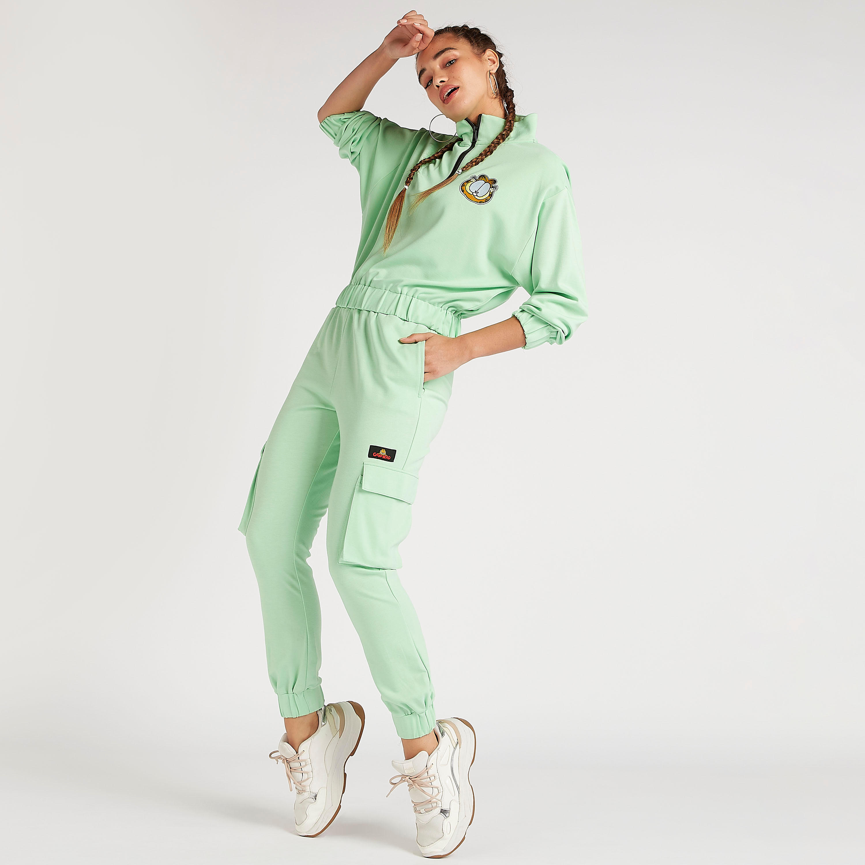 بنطلون رياضي بطبعات غارفيلد وخصر متوسّط الارتفاع وجيوب بطيّة-women-clothing-bottoms-joggers-image-2