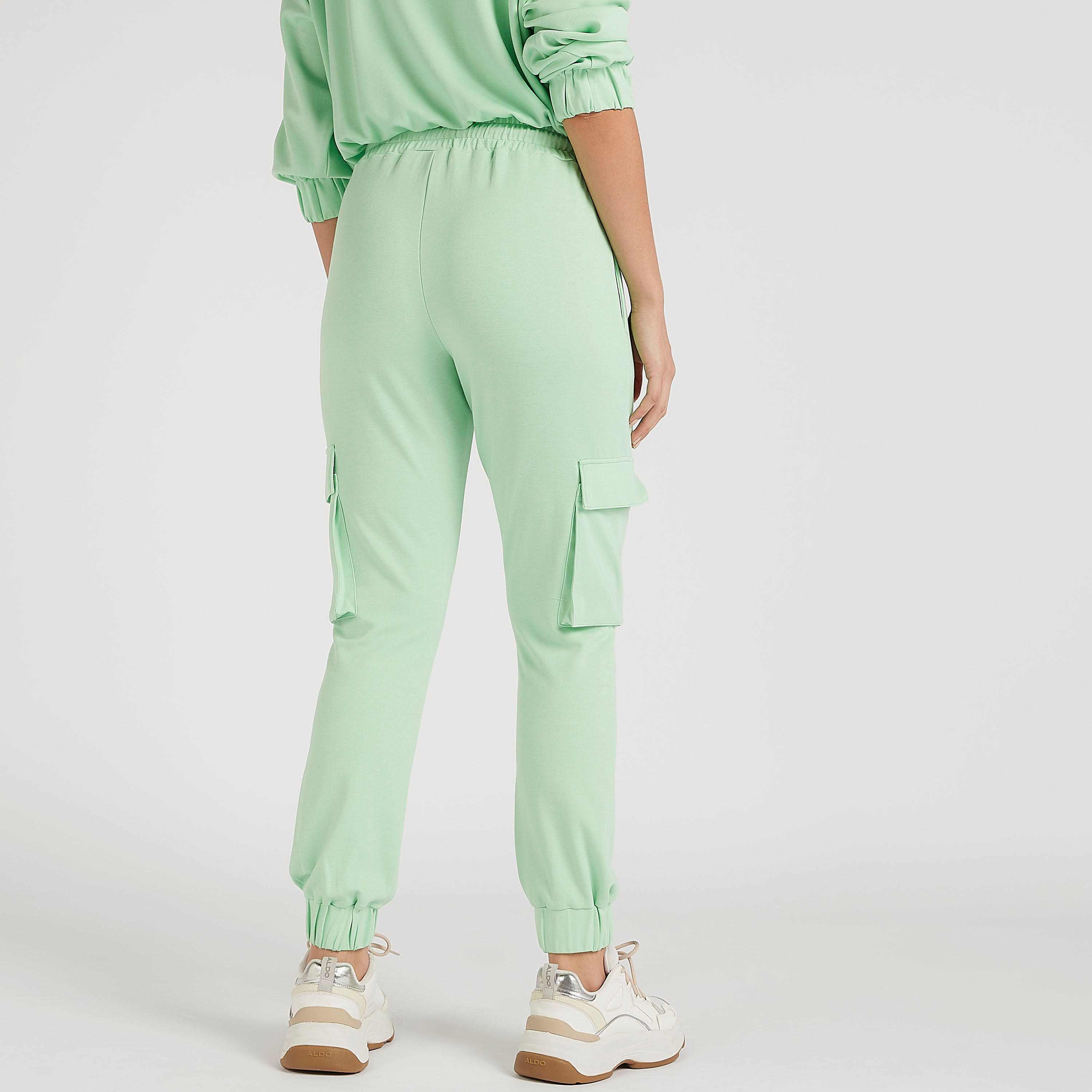 بنطلون رياضي بطبعات غارفيلد وخصر متوسّط الارتفاع وجيوب بطيّة-women-clothing-bottoms-joggers-image-4
