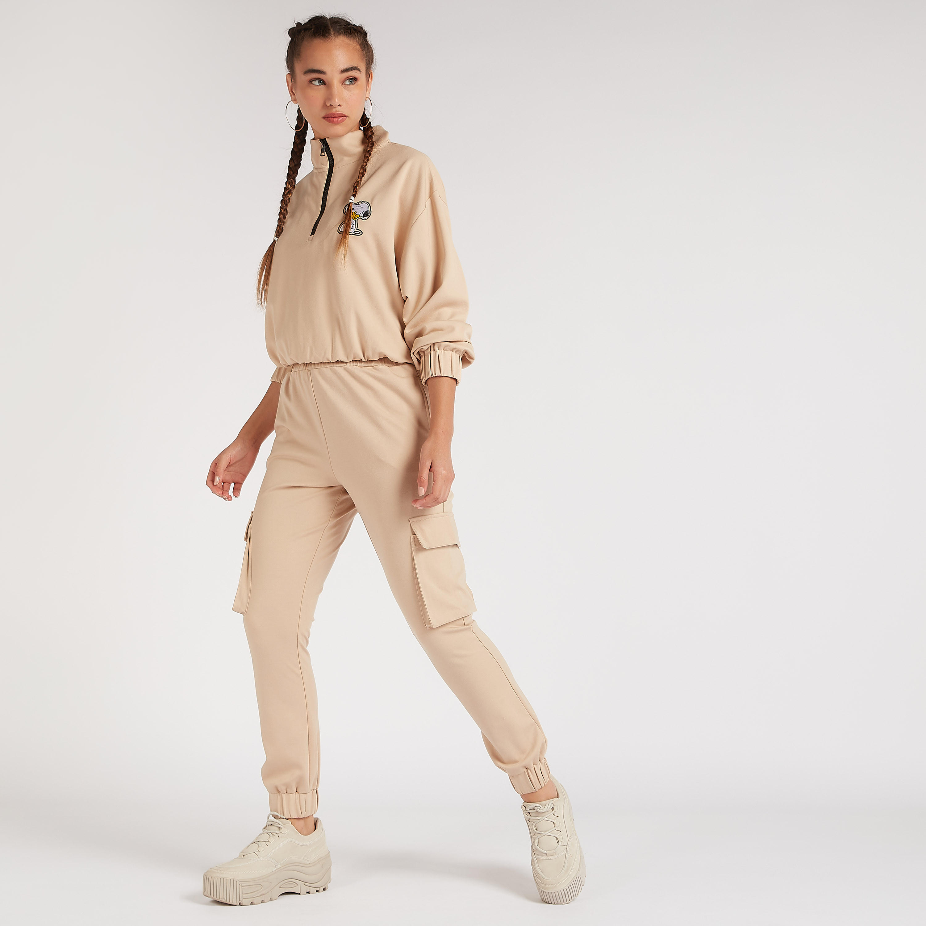 بنطلون رياضي بقصّة سليم بخصر متوسّط الارتفاع وجيوب بطيّة وتصميم بينوتس-women-clothing-bottoms-joggers-image-5