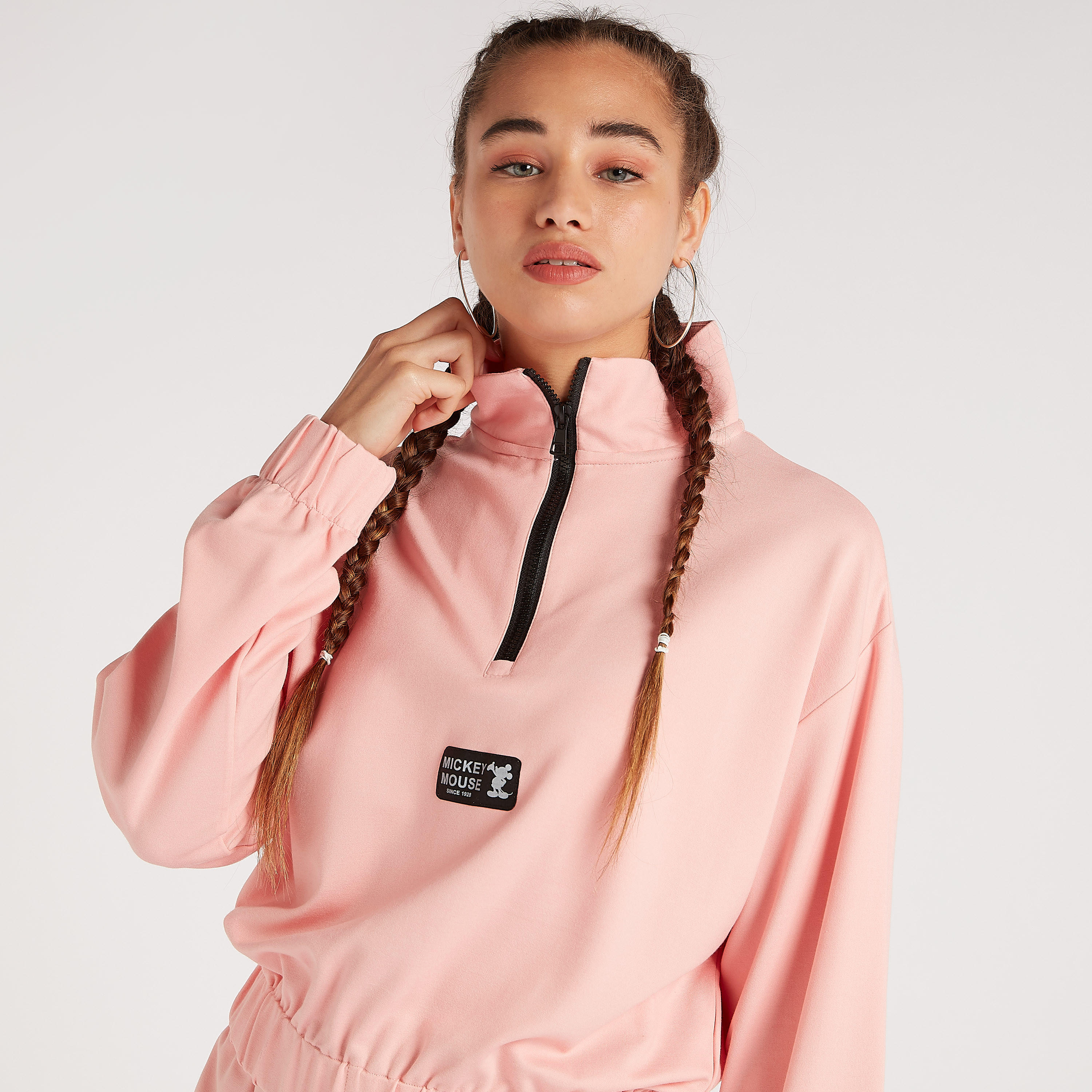 سويت شيرت قصير بطبعات شعار ميكي ماوس وياقة عالية بسحاب-women-winterwear-hoodiesandsweatshirts-sweatshirts-image-3