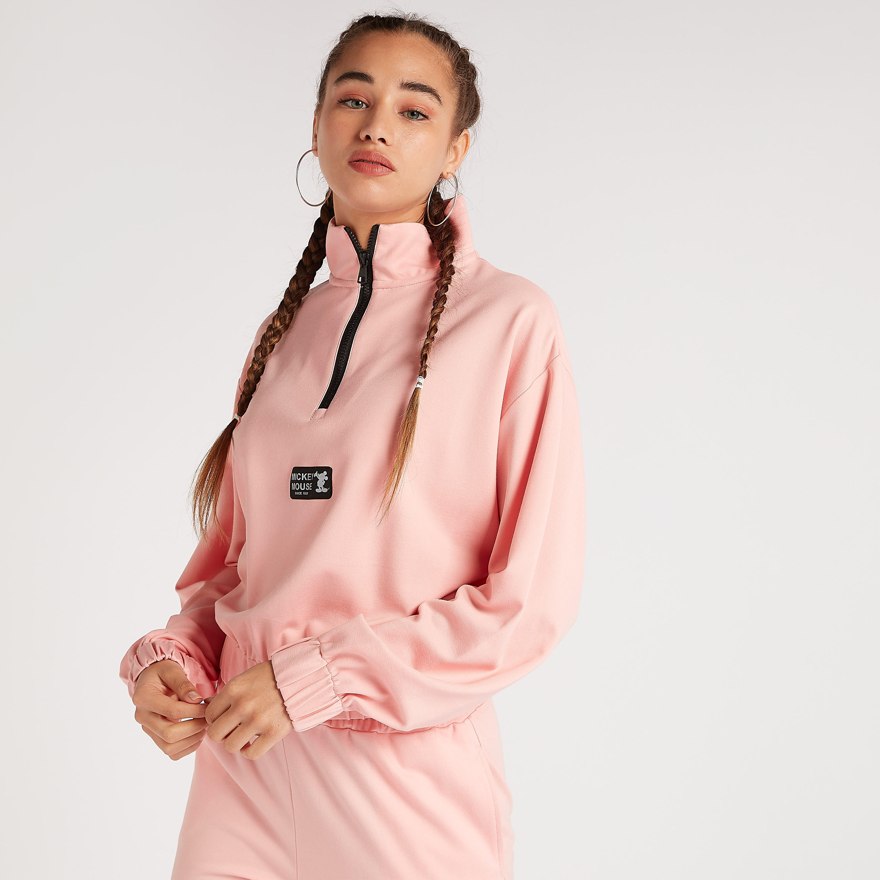 سويت شيرت قصير بطبعات شعار ميكي ماوس وياقة عالية بسحاب-women-winterwear-hoodiesandsweatshirts-sweatshirts-image-1