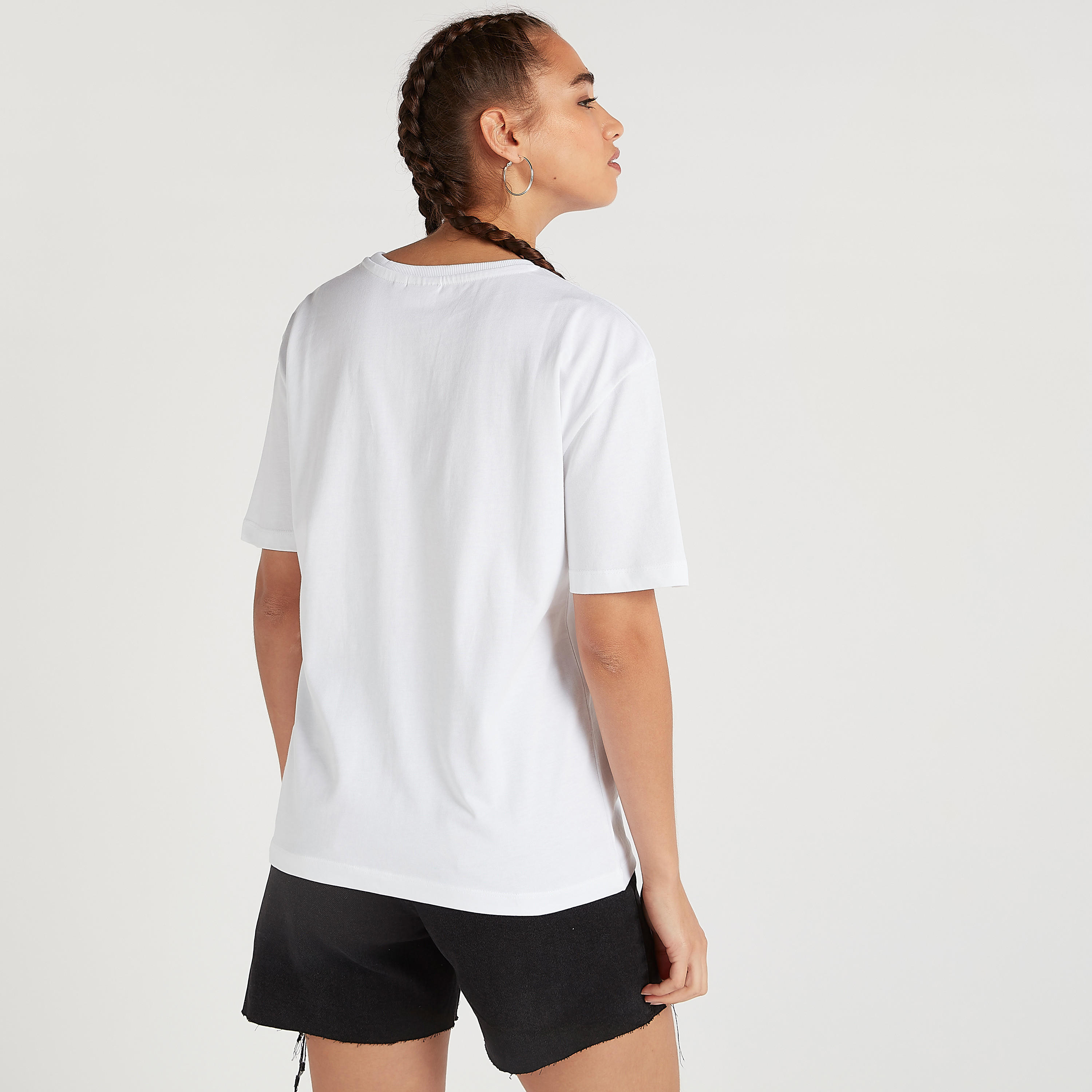 تيشيرت طويل بياقة ضيقة وأكمام قصيرة وطبعات جاسمين-women-clothing-tshirts-image-4