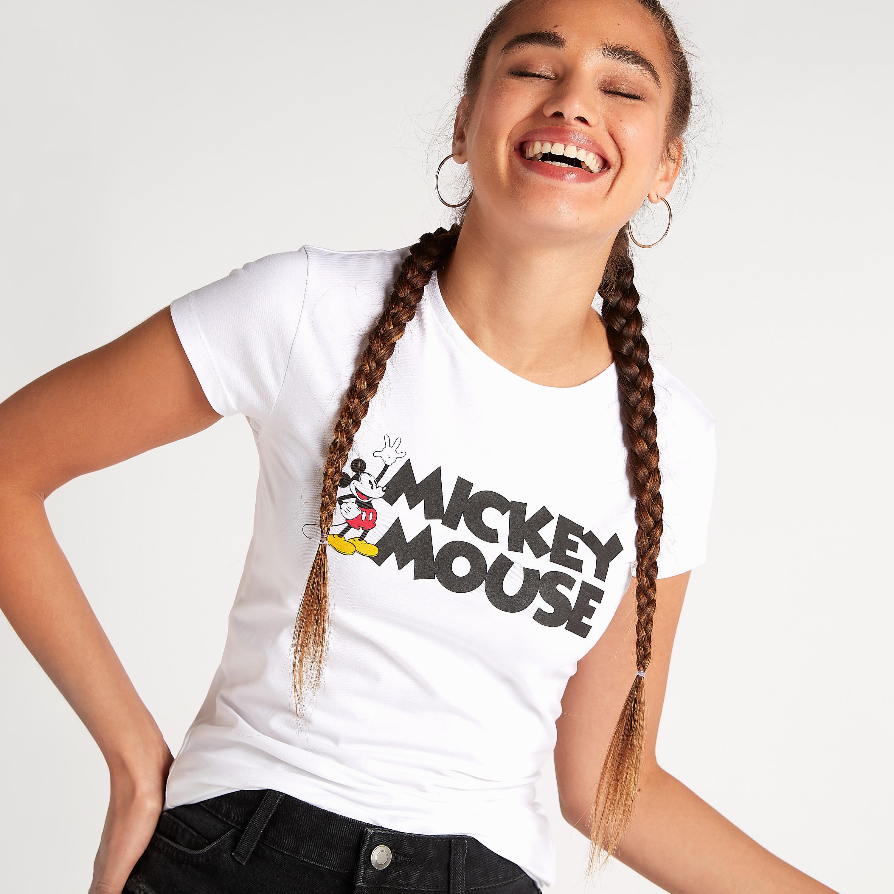 تيشيرت بياقة ضيّقة وأكمام كاب وطبعات ميكي ماوس-women-clothing-tshirts-image-1