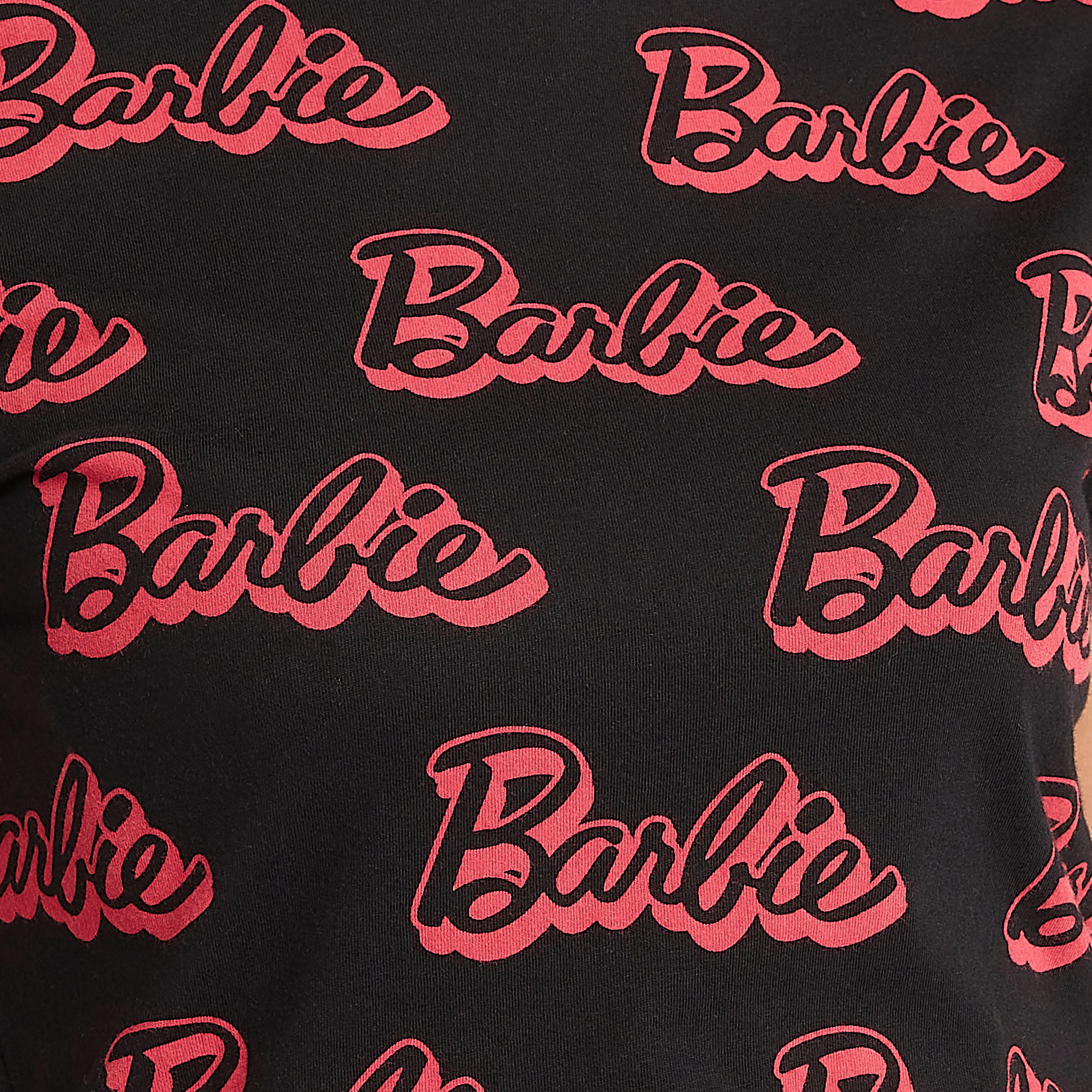 تيشيرت بياقة ضيّقة وأكمام كَاب وطبعات باربي-women-clothing-tshirts-image-3