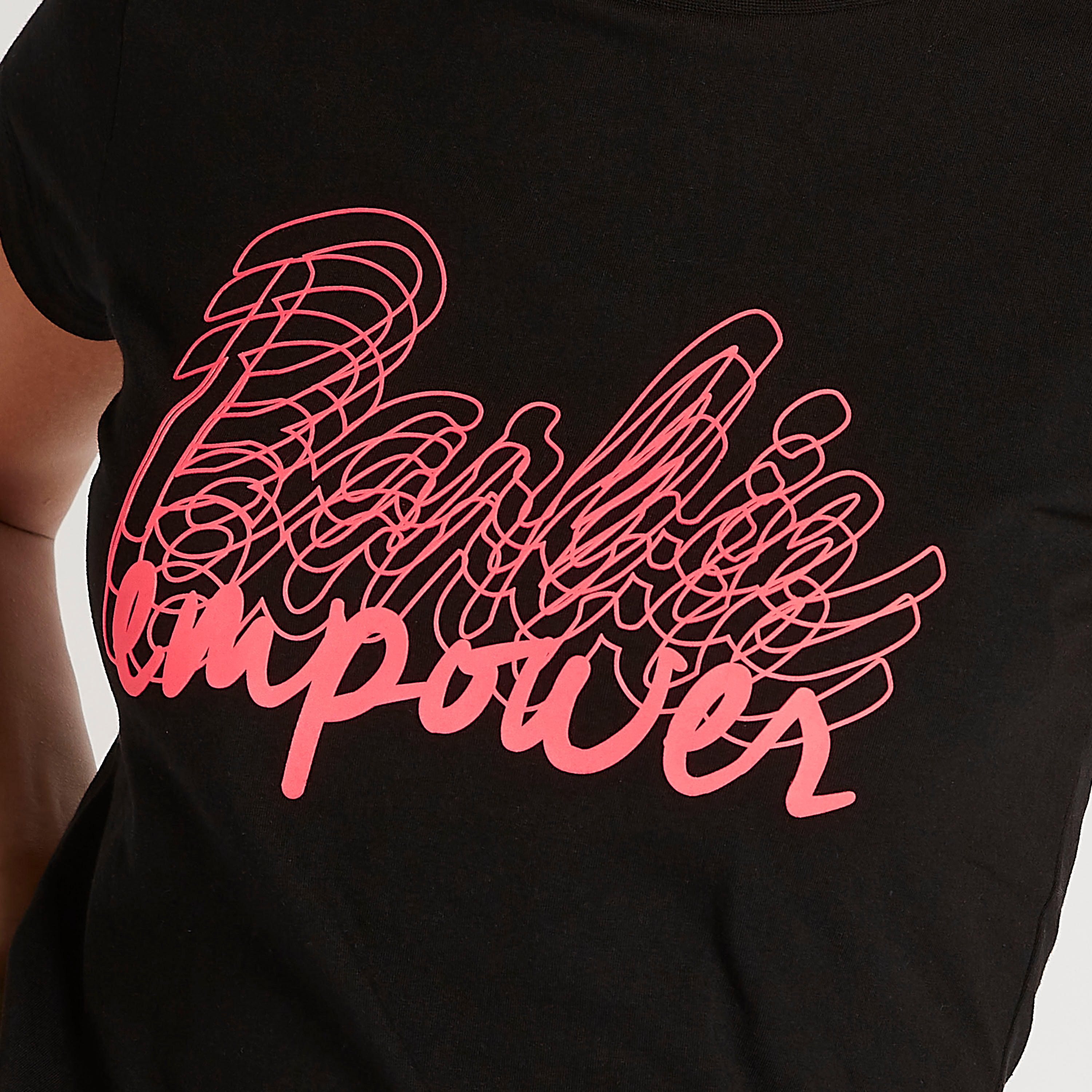 تيشيرت بياقة ضيّقة وأكمام كَاب وطبعات باربي-women-clothing-tshirts-image-5