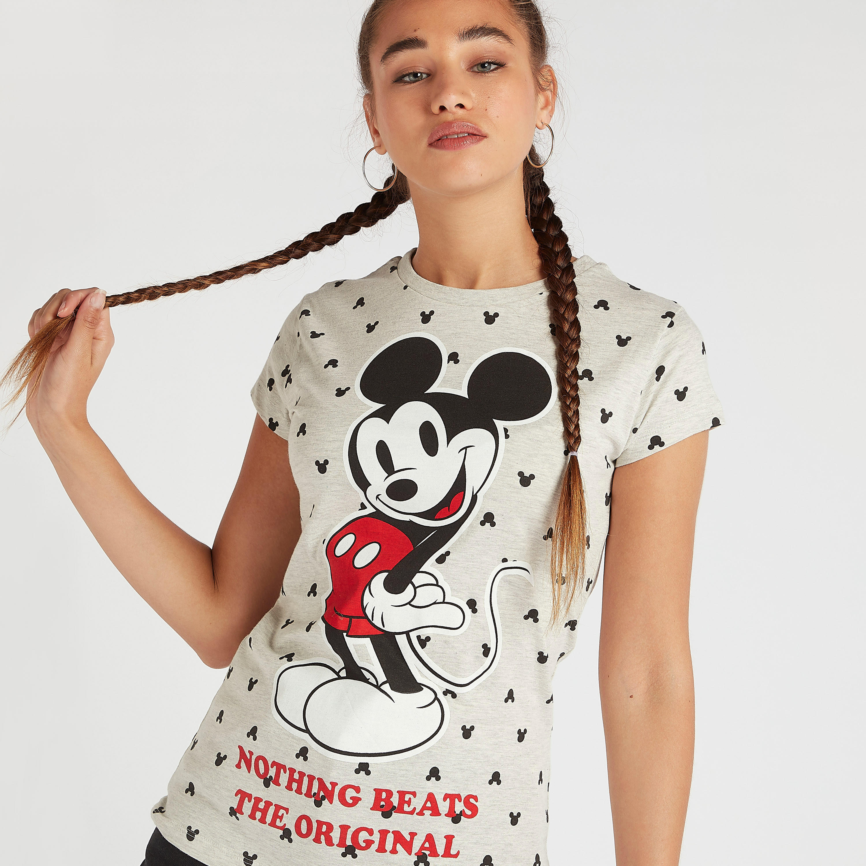 تيشيرت بياقة ضيّقة وأكمام كاب وطبعات ميكي ماوس-women-clothing-tshirts-image-4