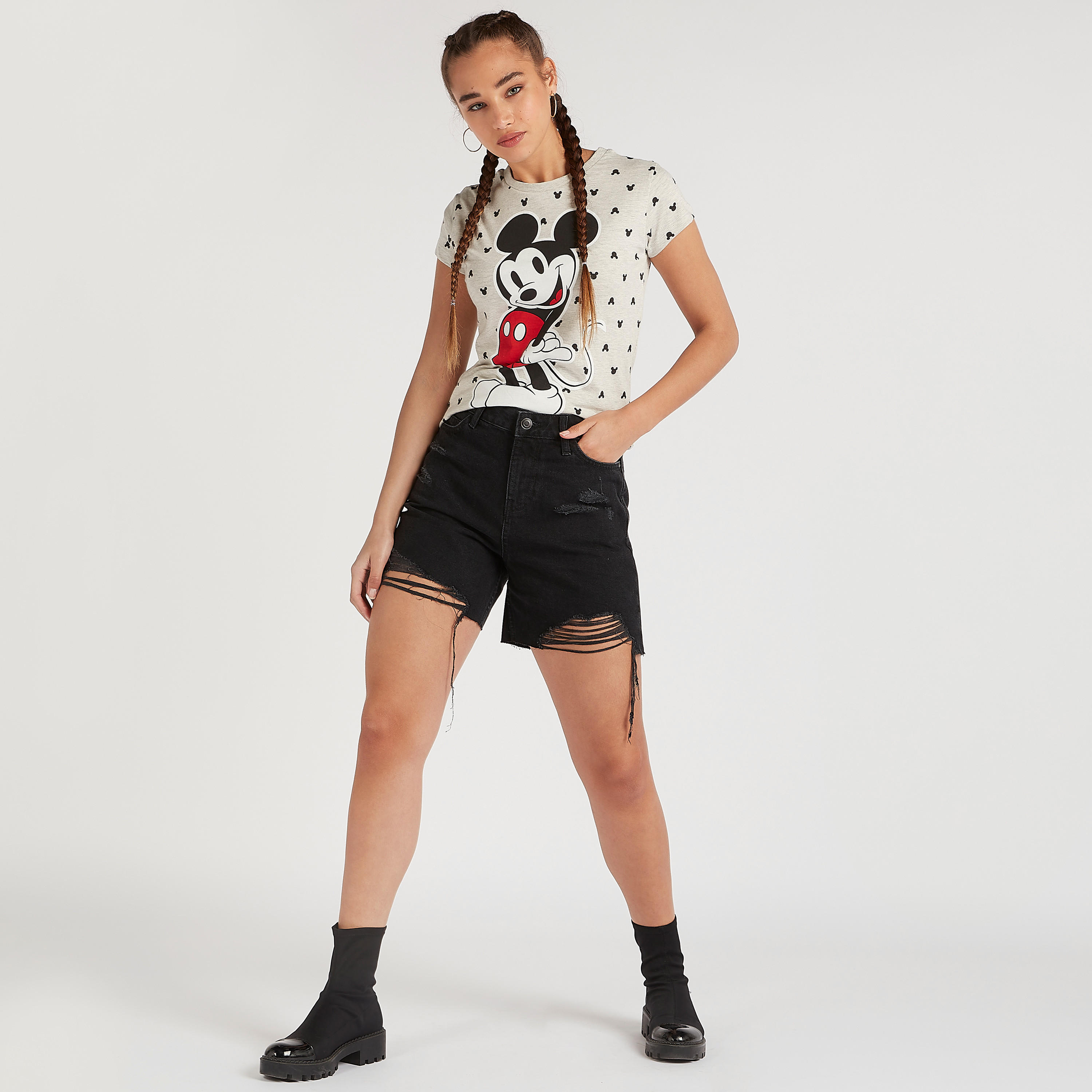 تيشيرت بياقة ضيّقة وأكمام كاب وطبعات ميكي ماوس-women-clothing-tshirts-image-3
