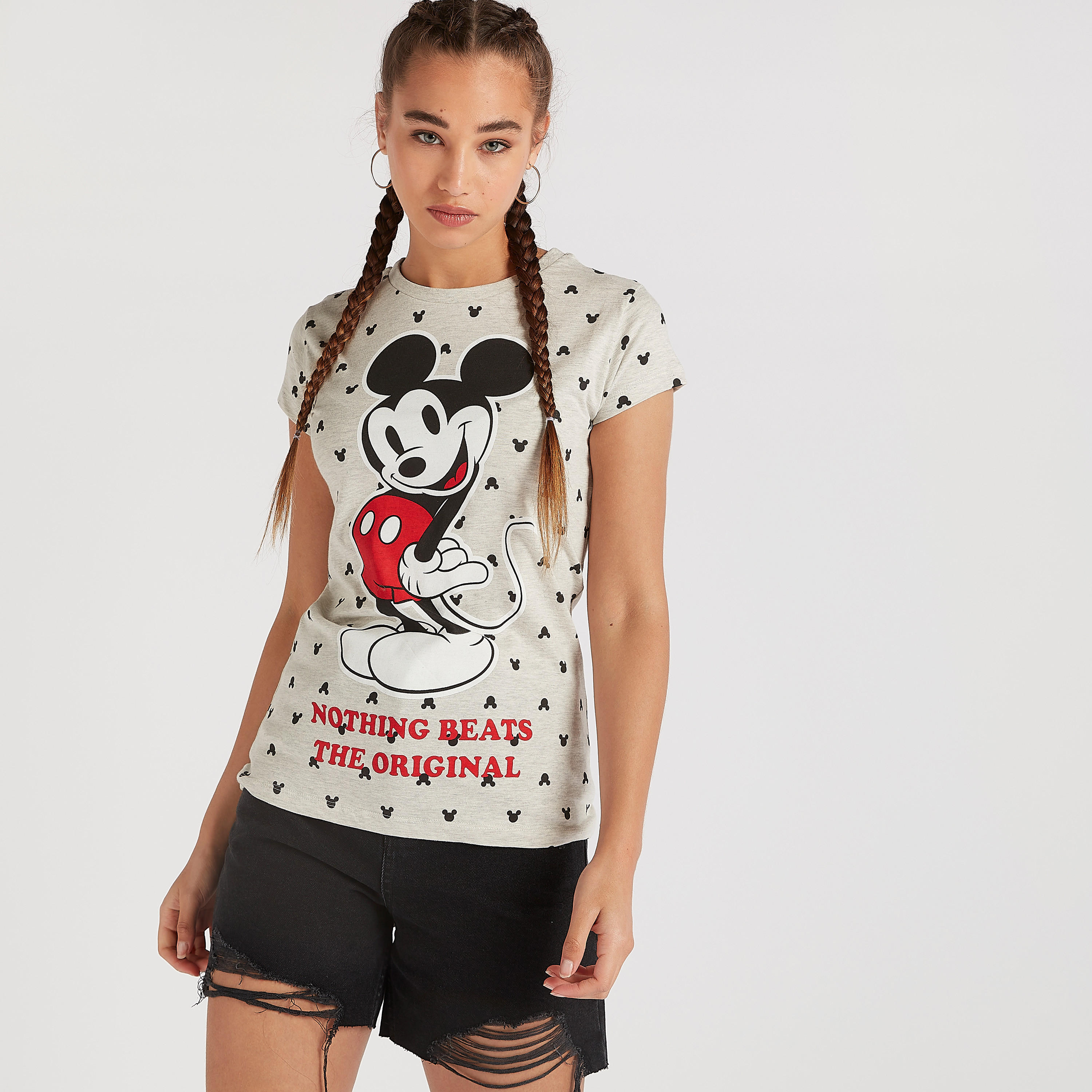 تيشيرت بياقة ضيّقة وأكمام كاب وطبعات ميكي ماوس-women-clothing-tshirts-image-2