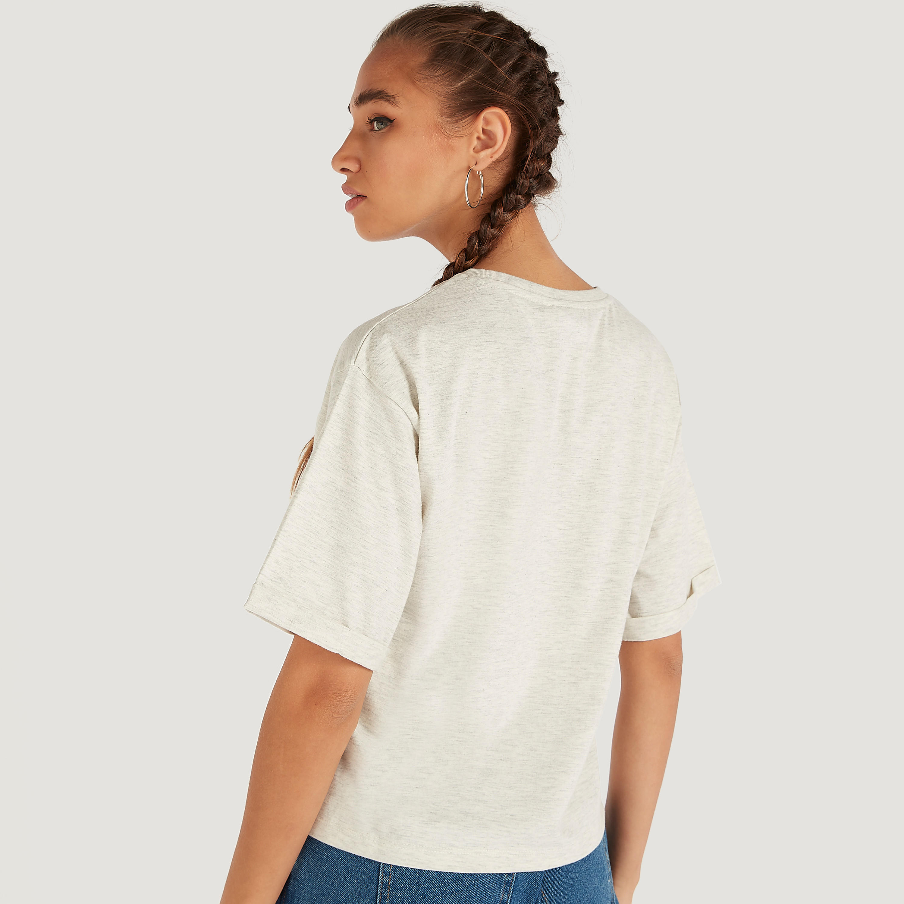 تيشيرت بياقة ضيّقة وأكمام قصيرة وطبعات-women-clothing-tshirts-image-4