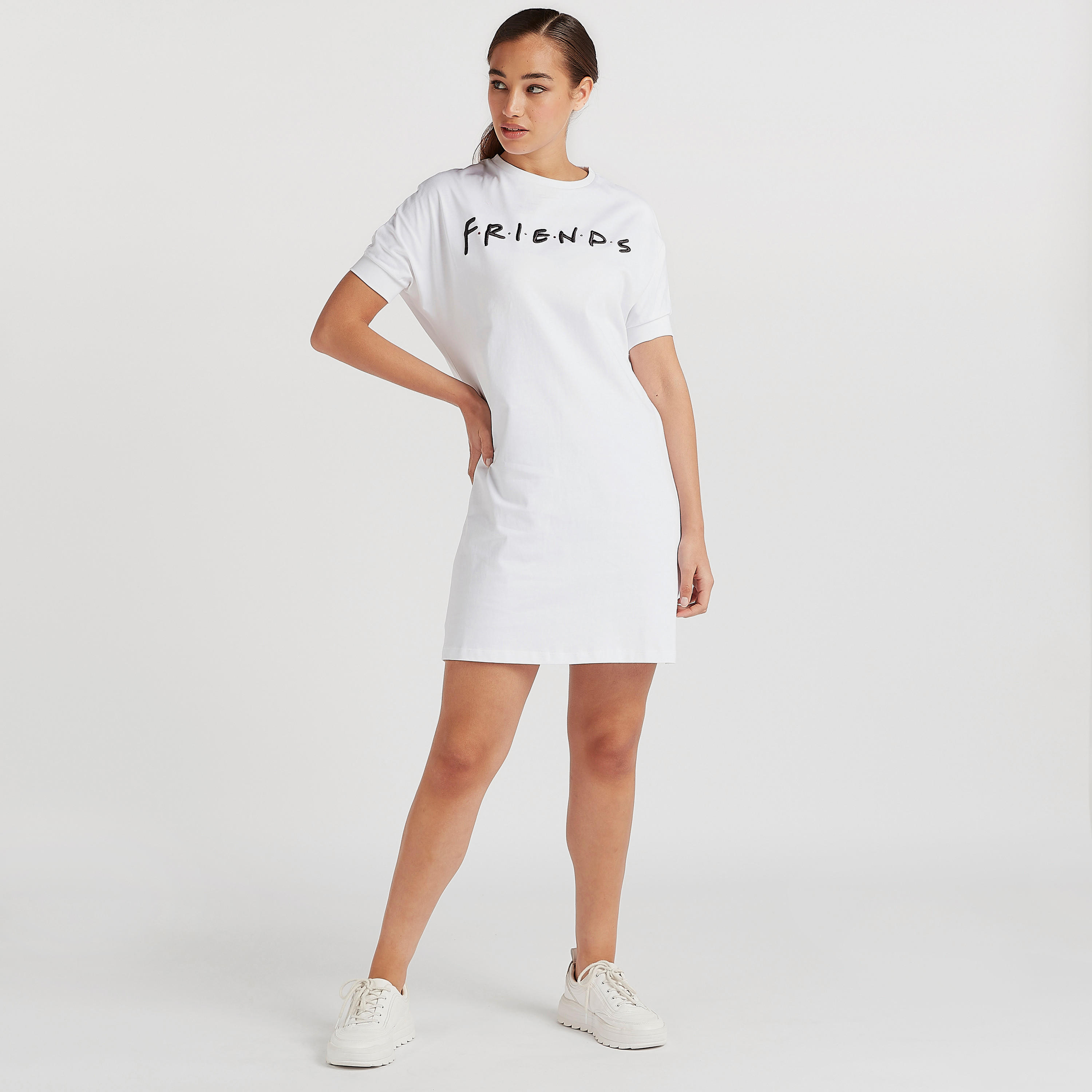 فستان تيشيرت قصير بأكمام قصيرة وطبعات فريندس-women-clothing-dresses-image-2