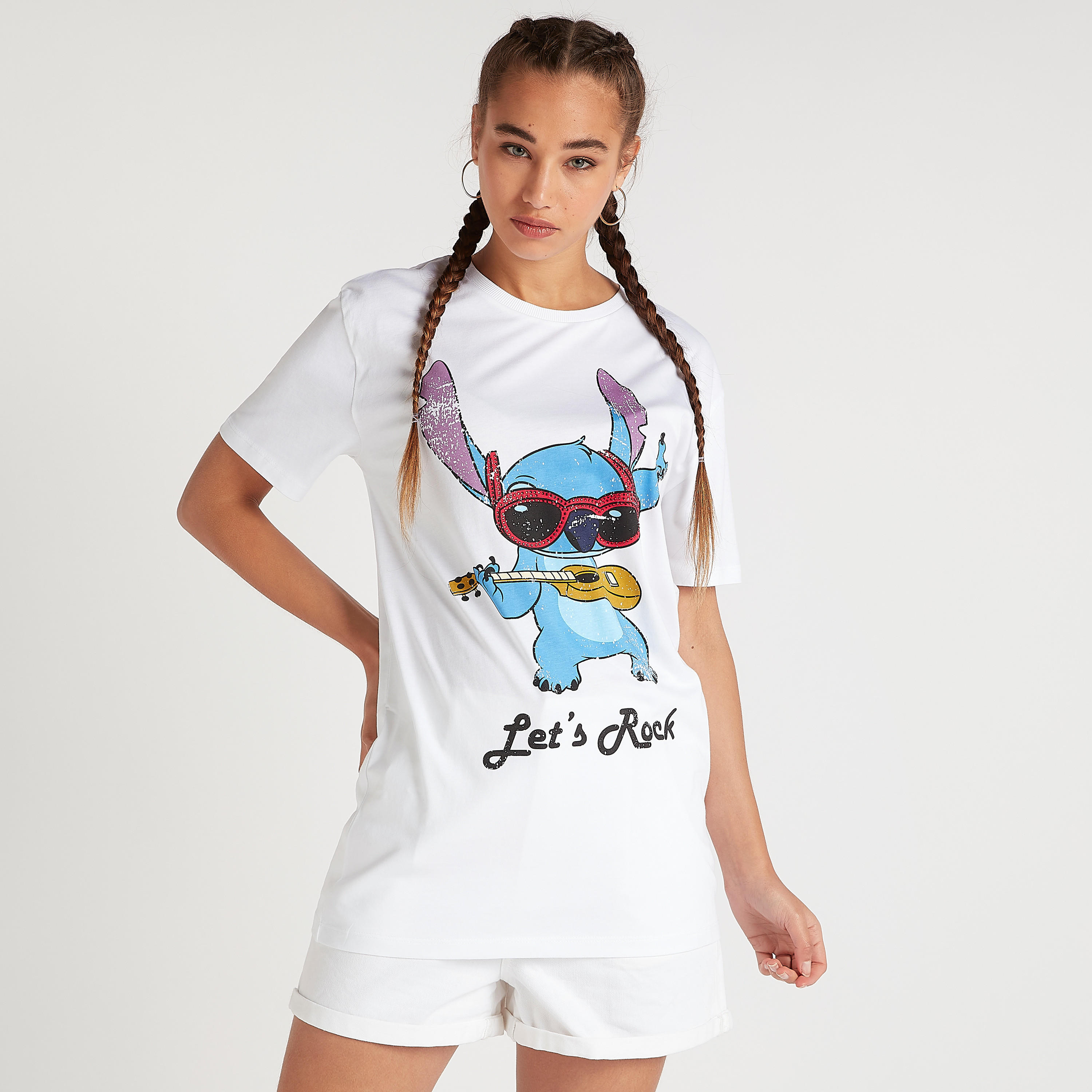 تيشيرت طويل بياقة ضيّقة وأكمام قصيرة وطبعات مغرّزة-women-clothing-tshirts-image-3
