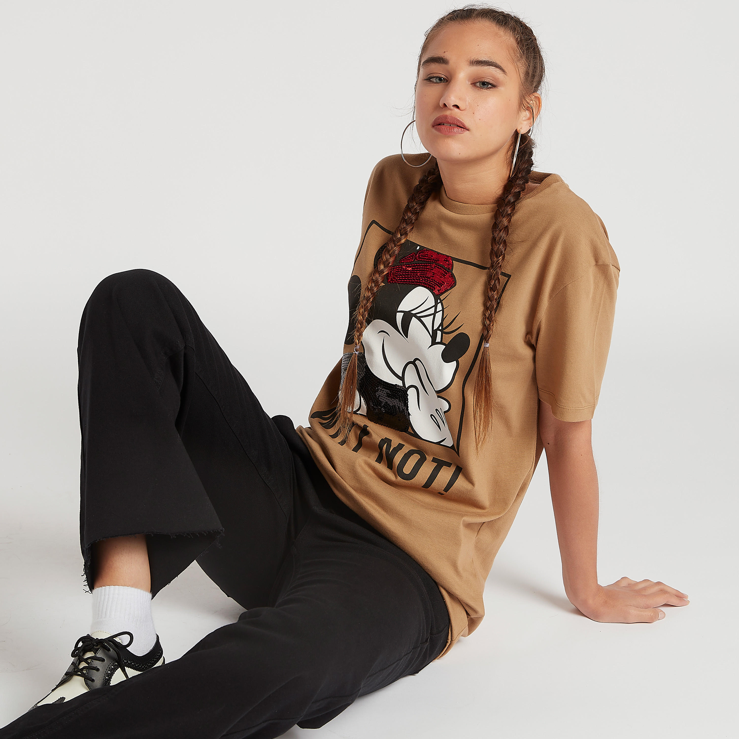 تيشيرت طويل بياقة ضيّقة وأكمام قصيرة وطبعات ميكي ماوس-women-clothing-tshirts-image-1