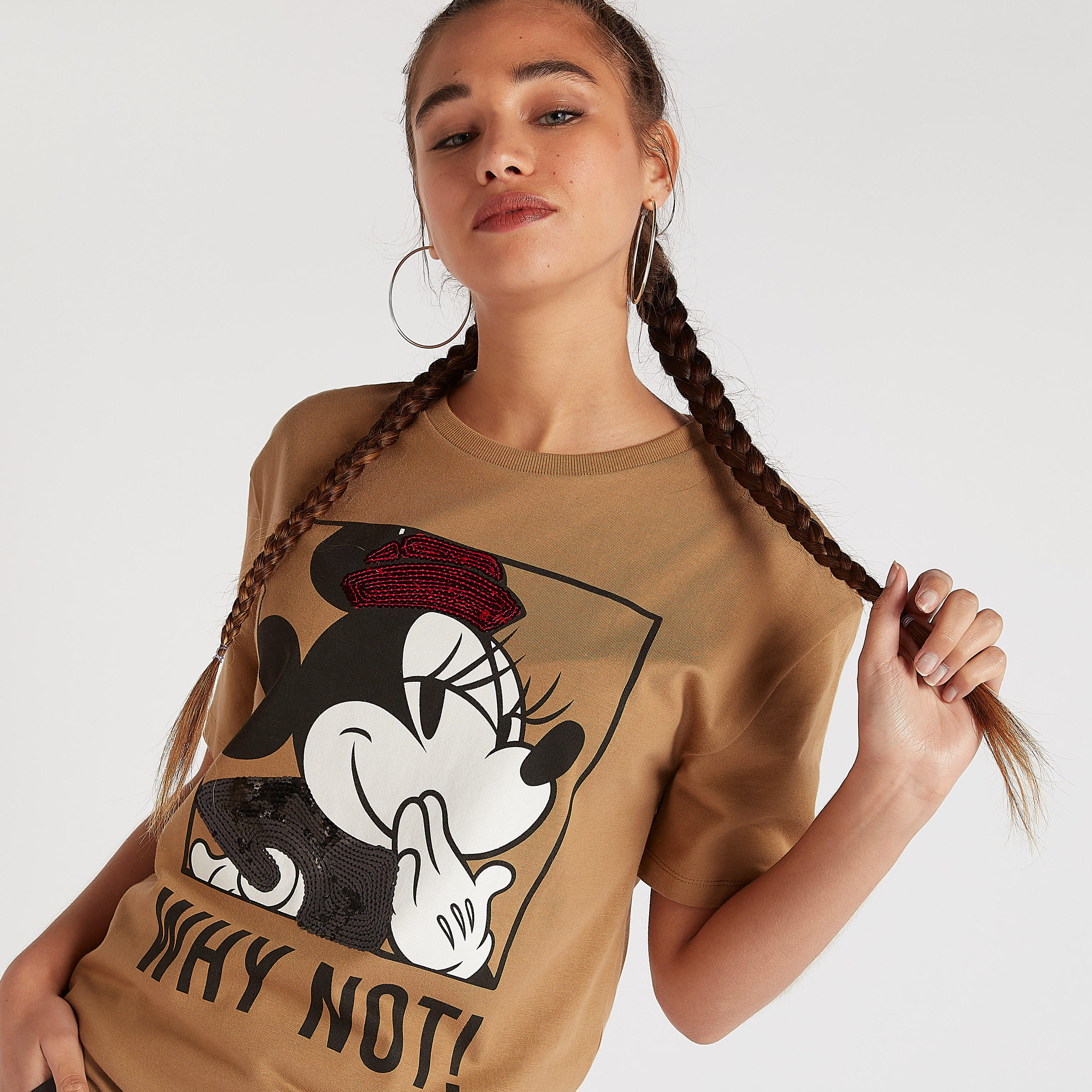 تيشيرت طويل بياقة ضيّقة وأكمام قصيرة وطبعات ميكي ماوس-women-clothing-tshirts-image-3