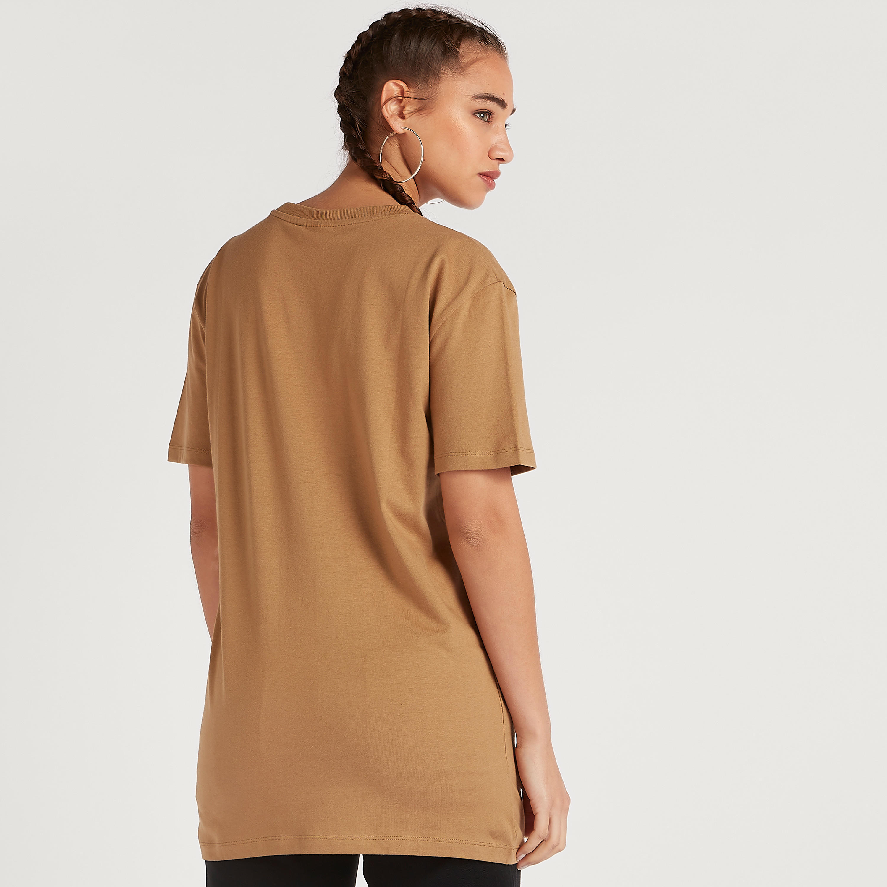 تيشيرت طويل بياقة ضيّقة وأكمام قصيرة وطبعات ميكي ماوس-women-clothing-tshirts-image-4