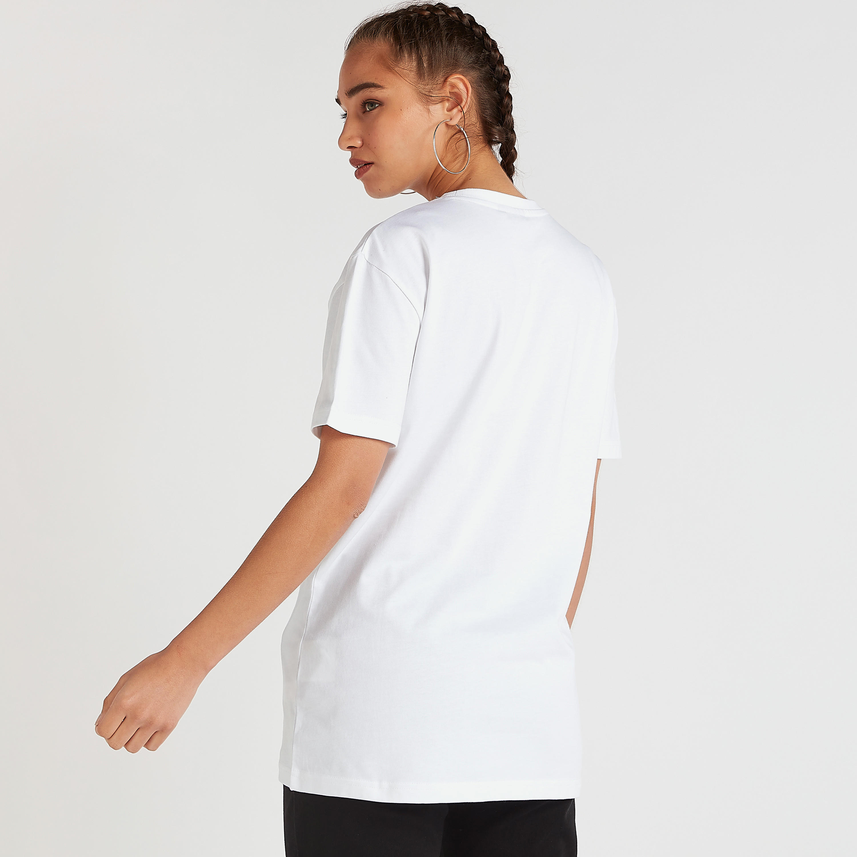 تيشيرت مستدام طويل بياقة ضيّقة وأكمام قصيرة وطبعات بينوتس-women-clothing-tshirts-image-4