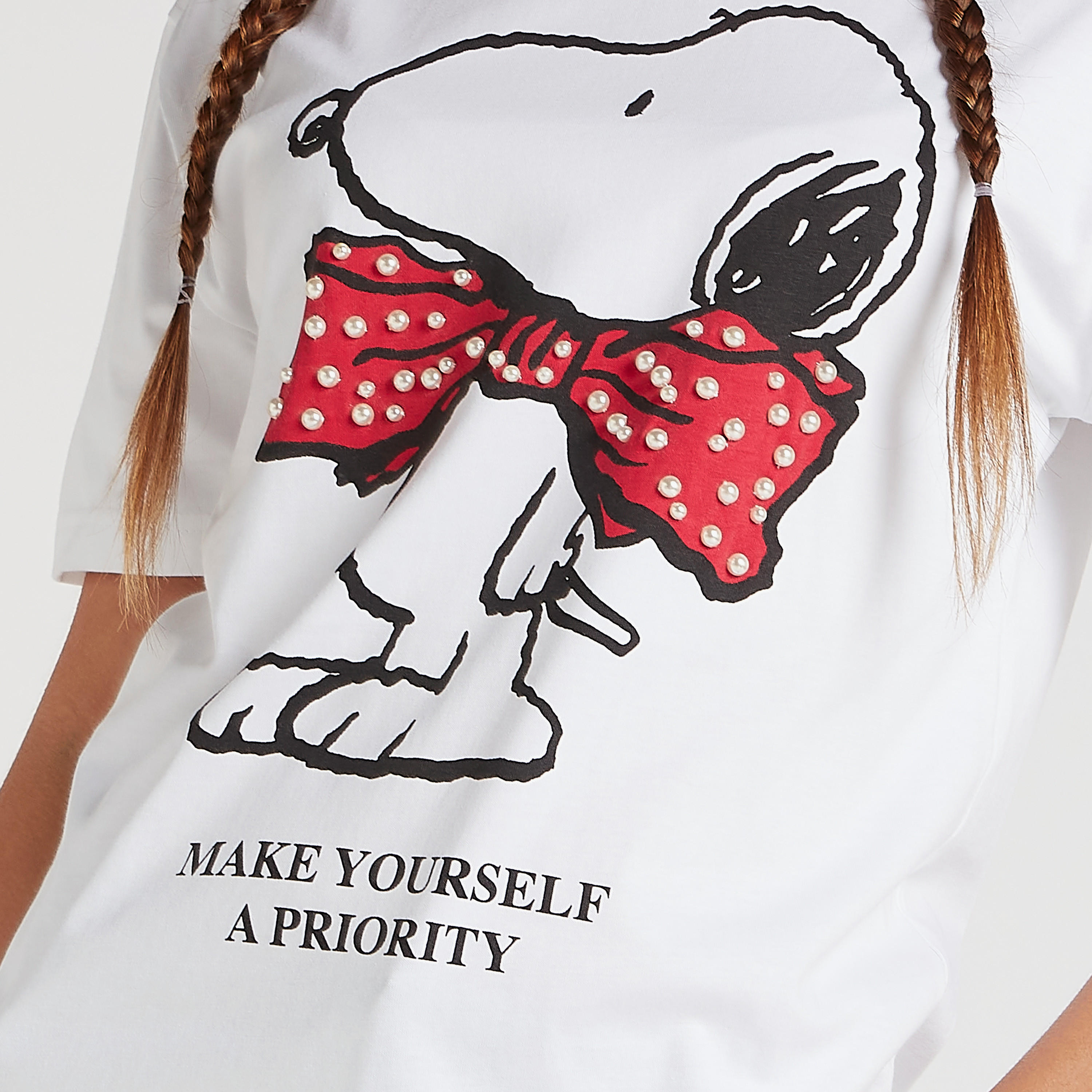 تيشيرت مستدام طويل بياقة ضيّقة وأكمام قصيرة وطبعات بينوتس-women-clothing-tshirts-image-5