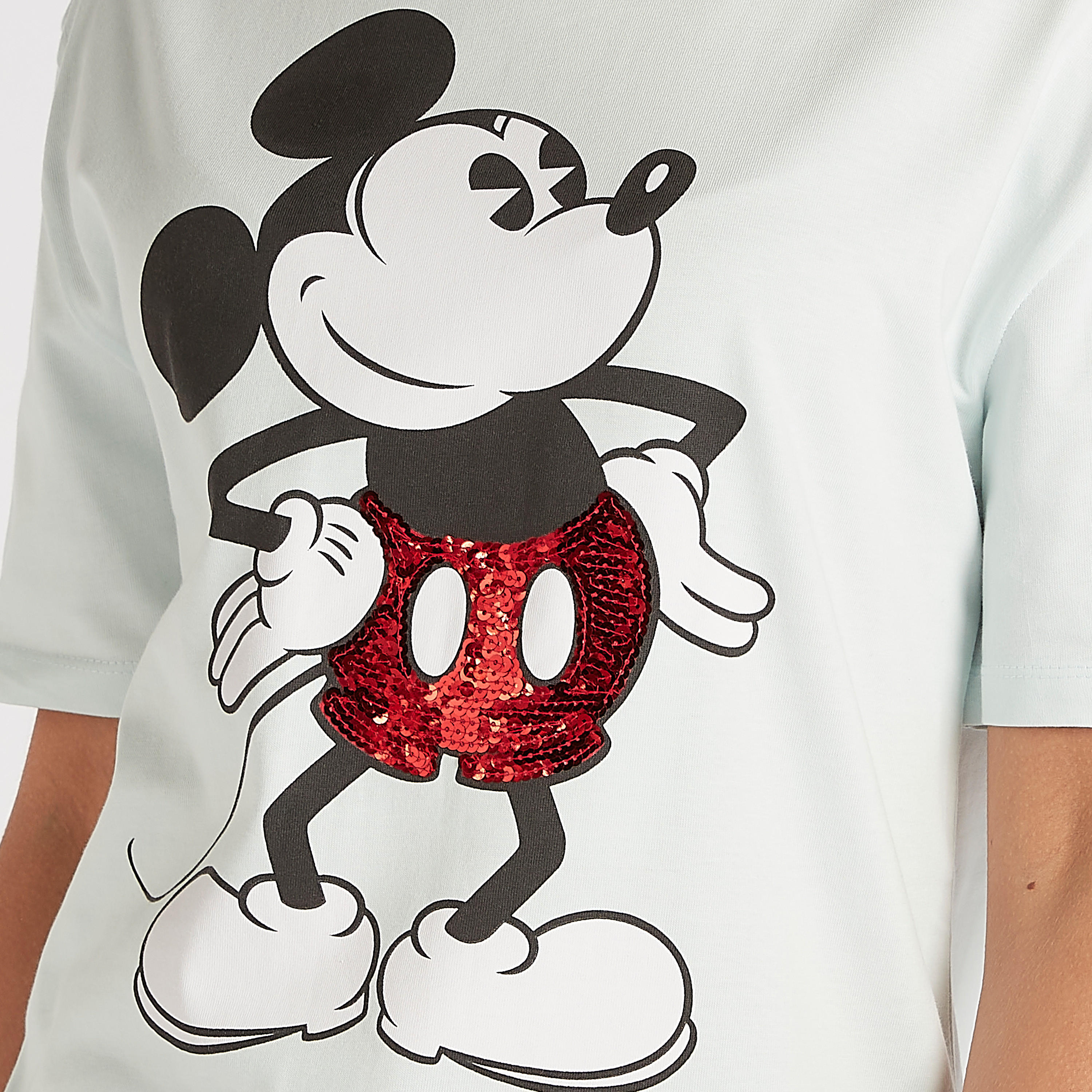 تيشيرت طويل بياقة ضيّقة وطبعات ميكي ماوس مزيّنة بالترتر-women-clothing-tshirts-image-5