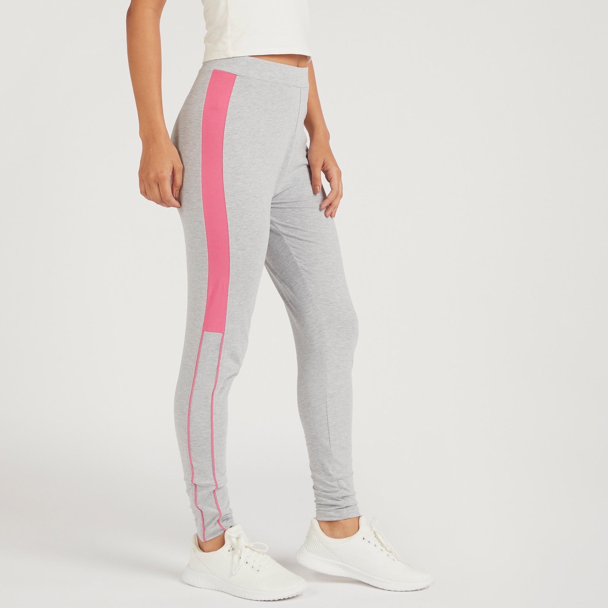 بنطلون ليقنز بخصر متوسّط الارتفاع وطبعات لوني تيونز-women-clothing-bottoms-leggings-image-1