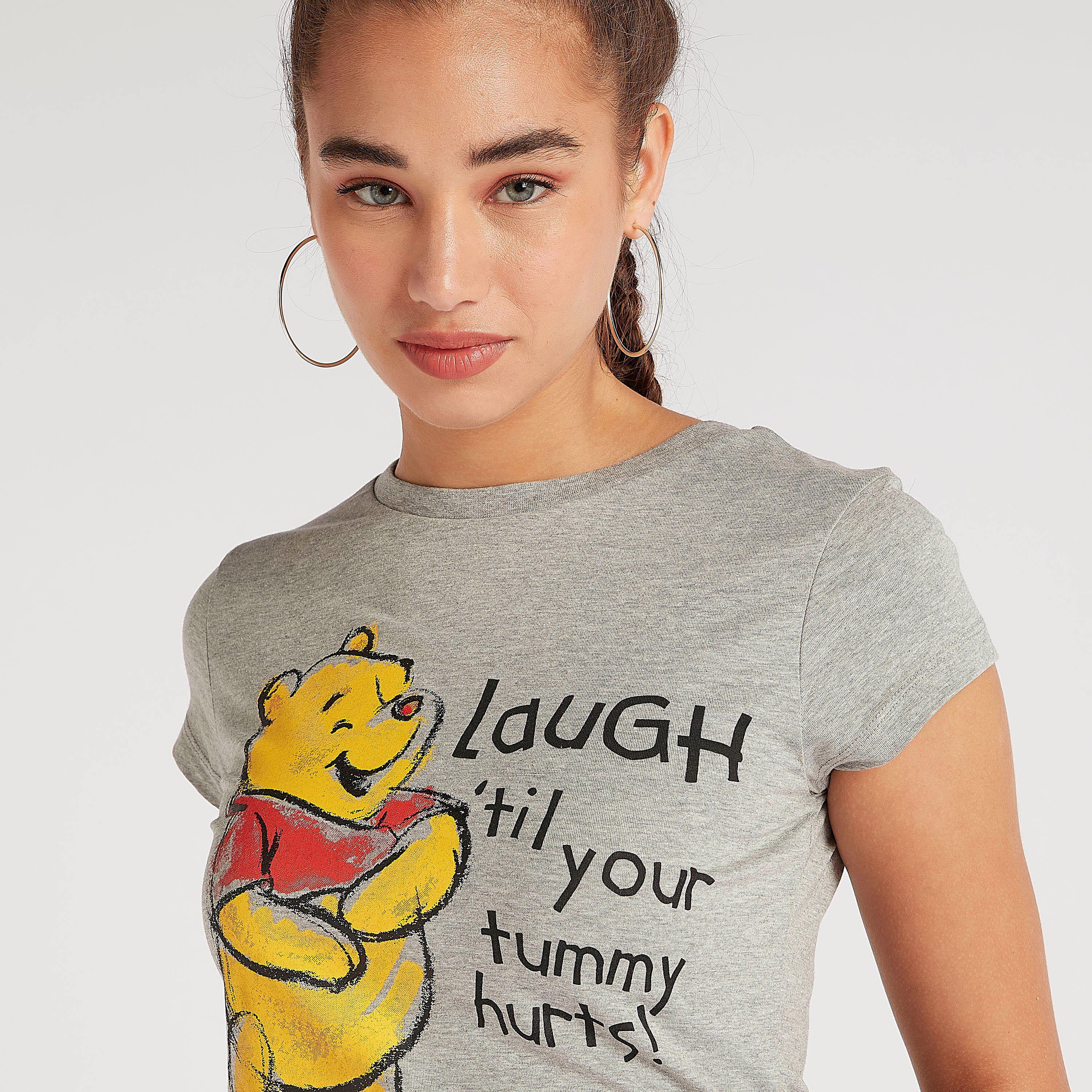 تيشيرت بياقة ضيّقة وأكمام كاب وطبعات ويني ذي بو-women-clothing-tshirts-image-3
