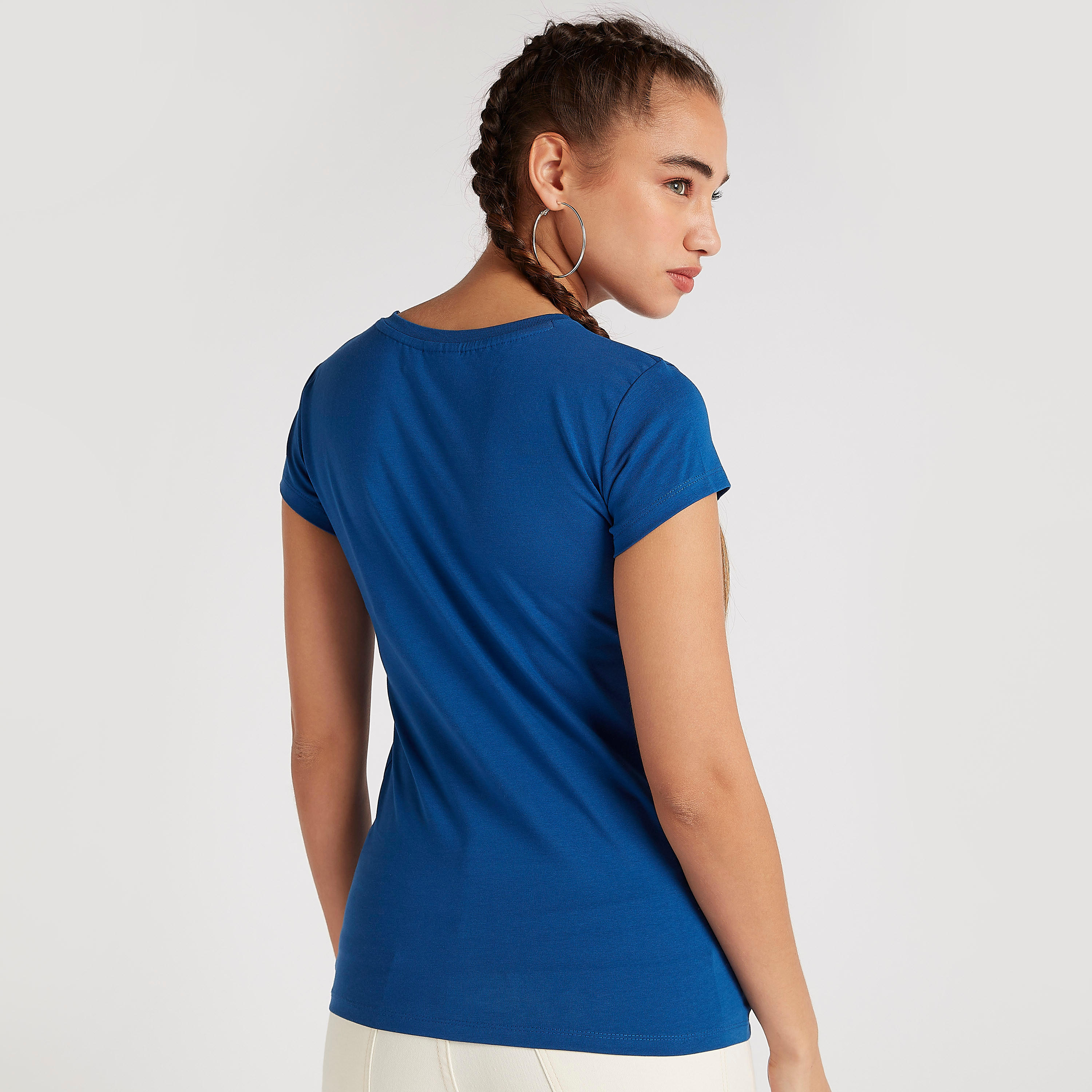 تيشيرت بياقة ضيّقة وأكمام كاب وطبعات جوفي-women-clothing-tshirts-image-4