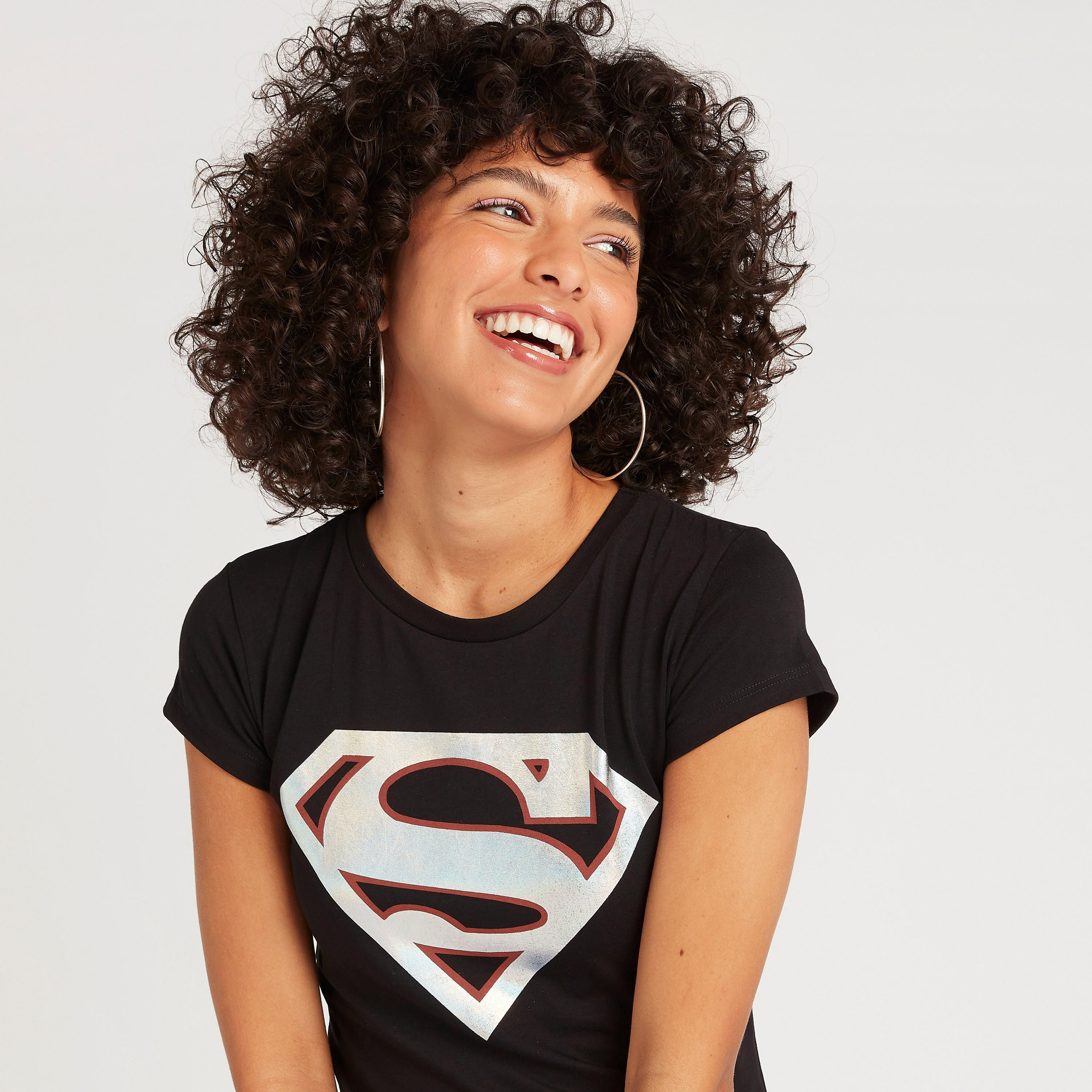 تيشيرت بياقة ضيّقة وأكمام قصيرة وطبعات سوبرمان-women-clothing-tshirts-image-3