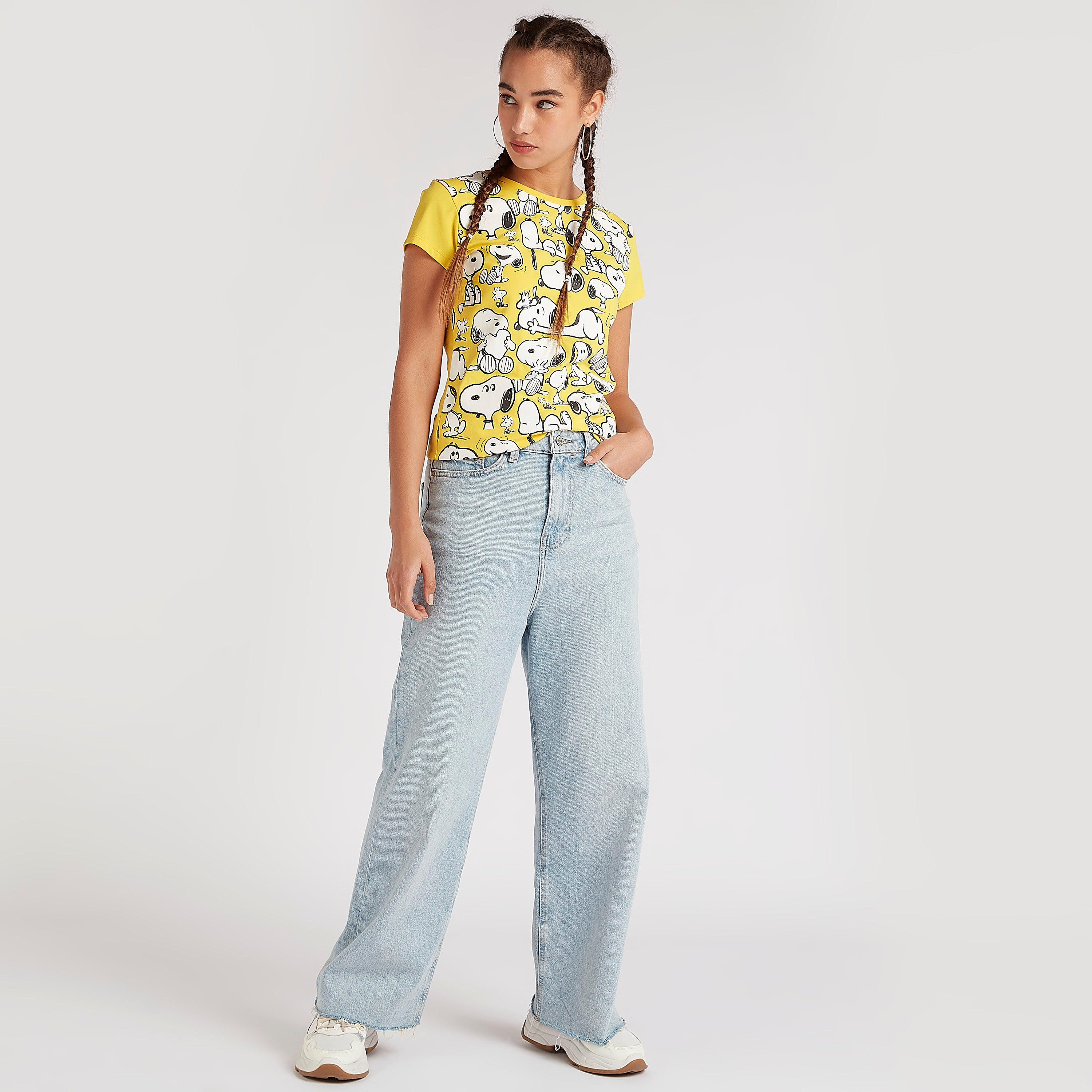 تيشيرت بياقة ضيقة وأكمام قصيرة وطبعات بينوتس-women-clothing-tshirts-image-2