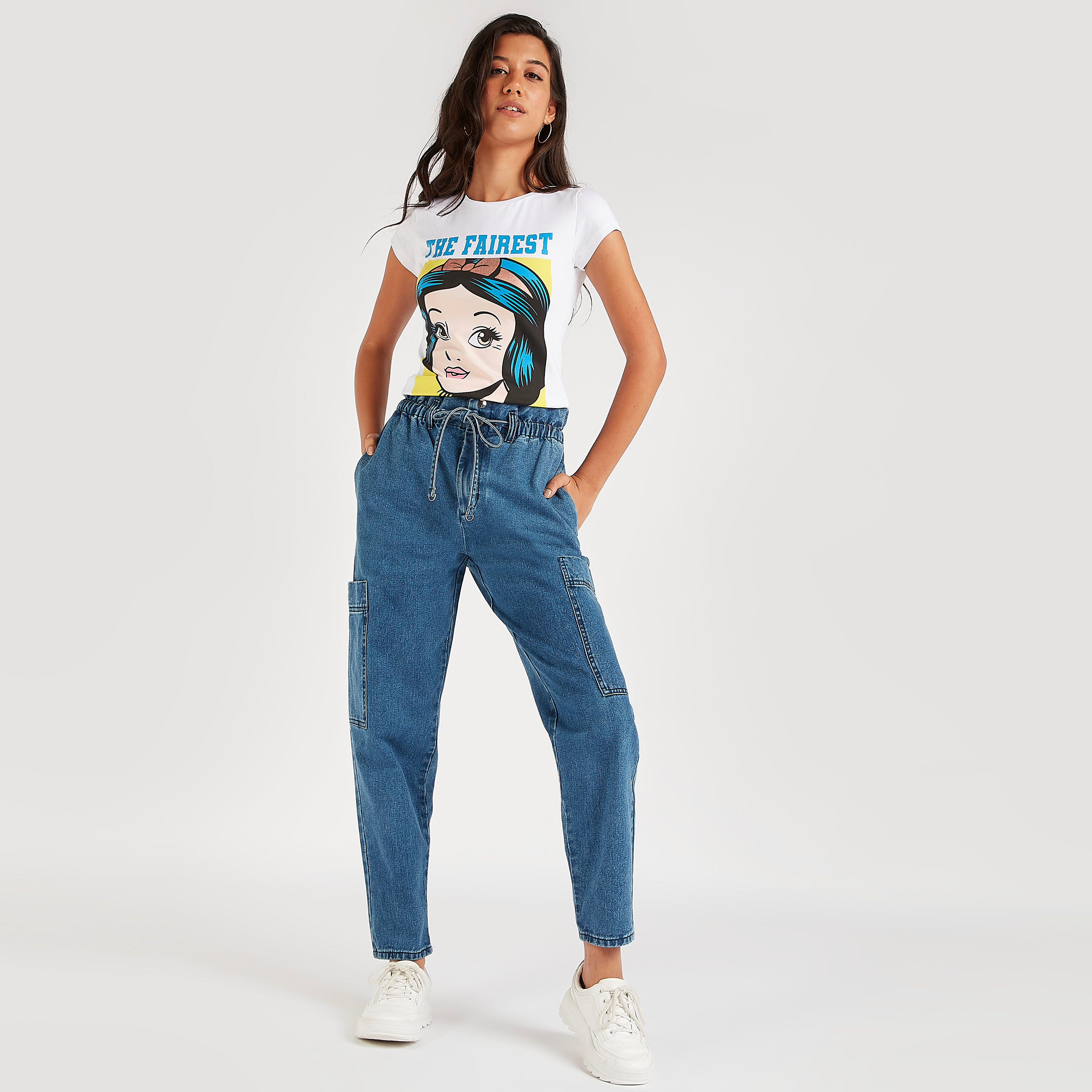 تيشيرت بياقة ضيّقة وأكمام كاب وطبعات سنو وايت-women-clothing-tshirts-image-2