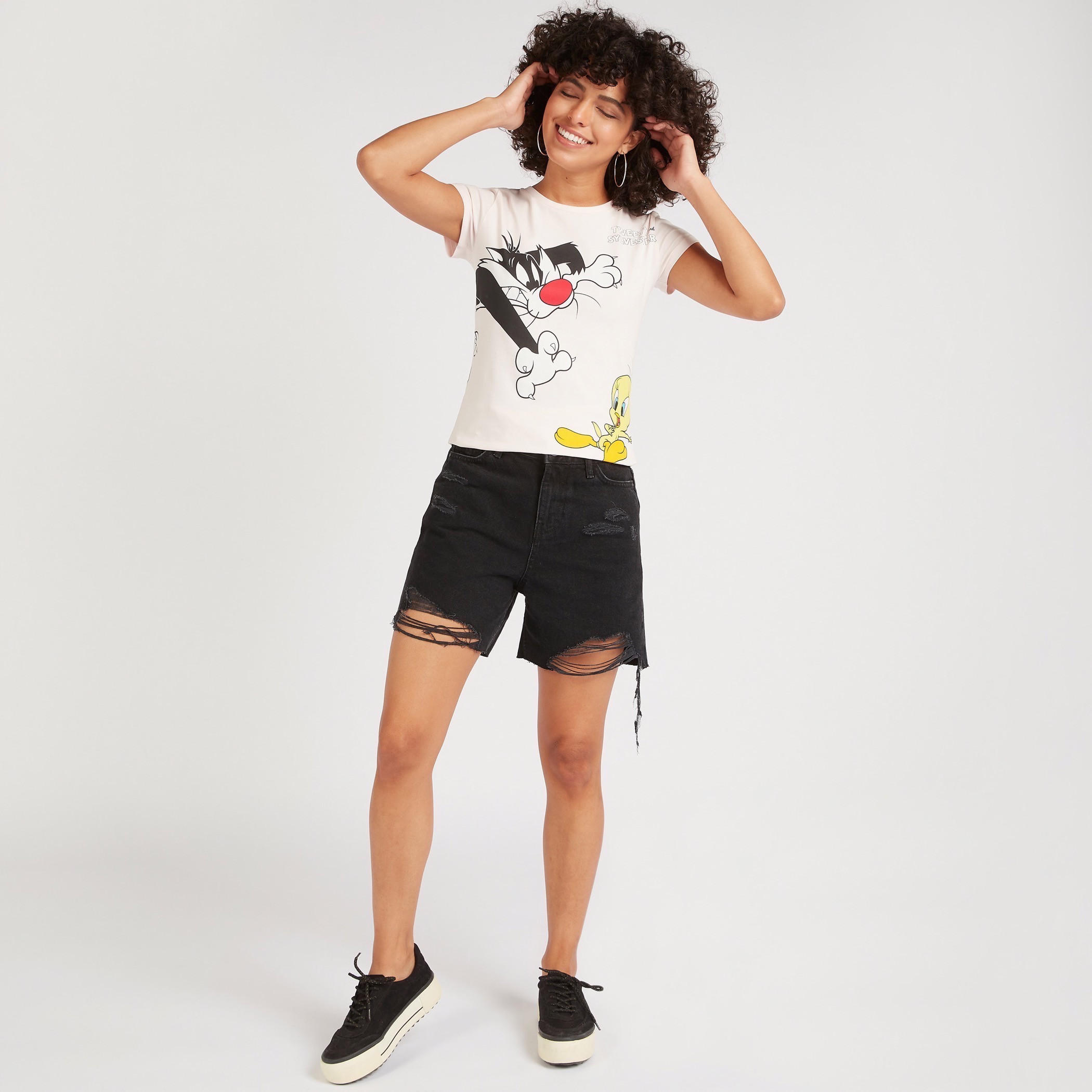 تيشيرت بياقة ضيّقة وأكمام كاب وطبعات تويتي-women-clothing-tshirts-image-2