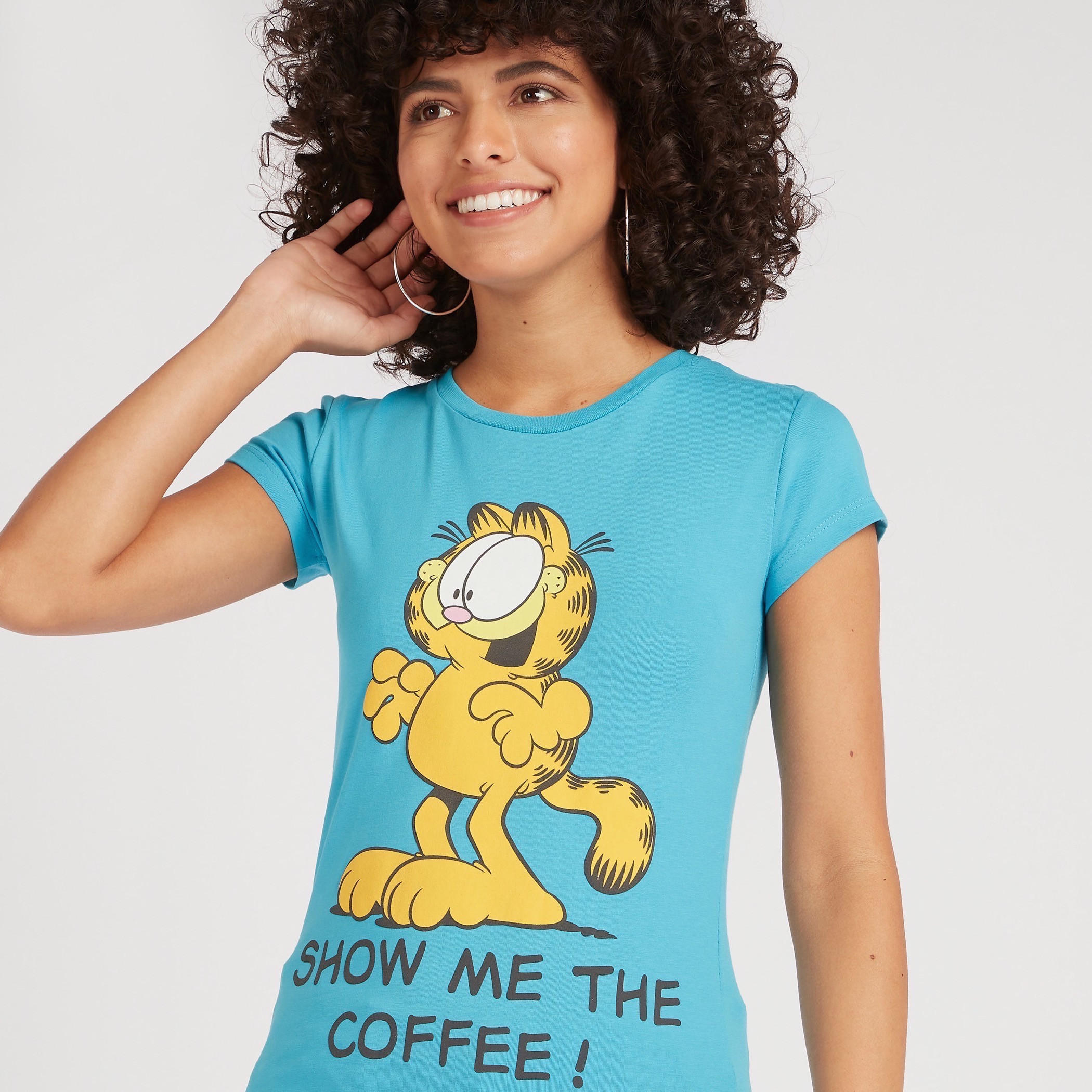 تيشيرت بياقة ضيّقة وأكمام قصيرة وطبعات غارفيلد-women-clothing-tshirts-image-2