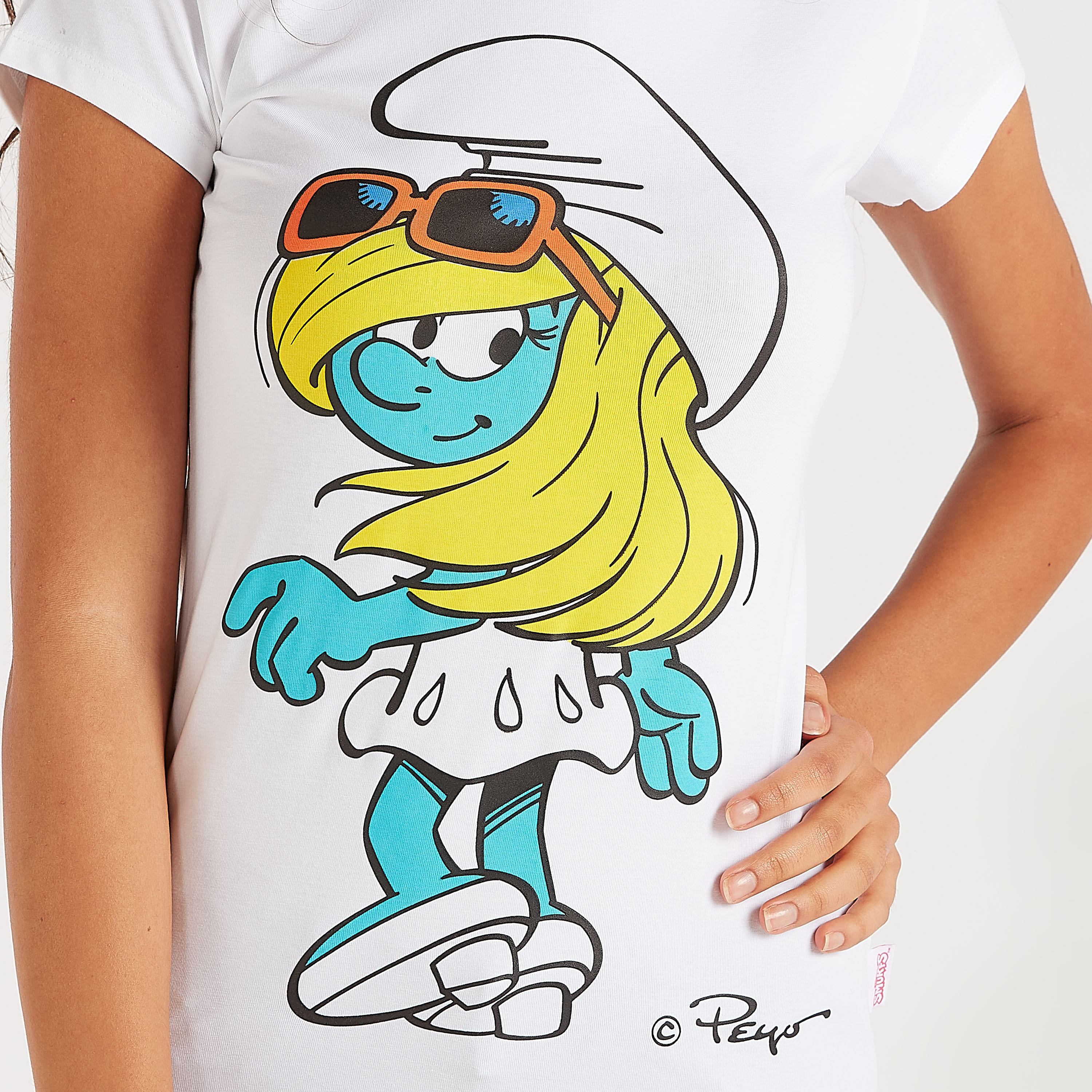 تيشيرت بياقة ضيّقة وأكمام كاب وطبعات ذي سمورفز-women-clothing-tshirts-image-3