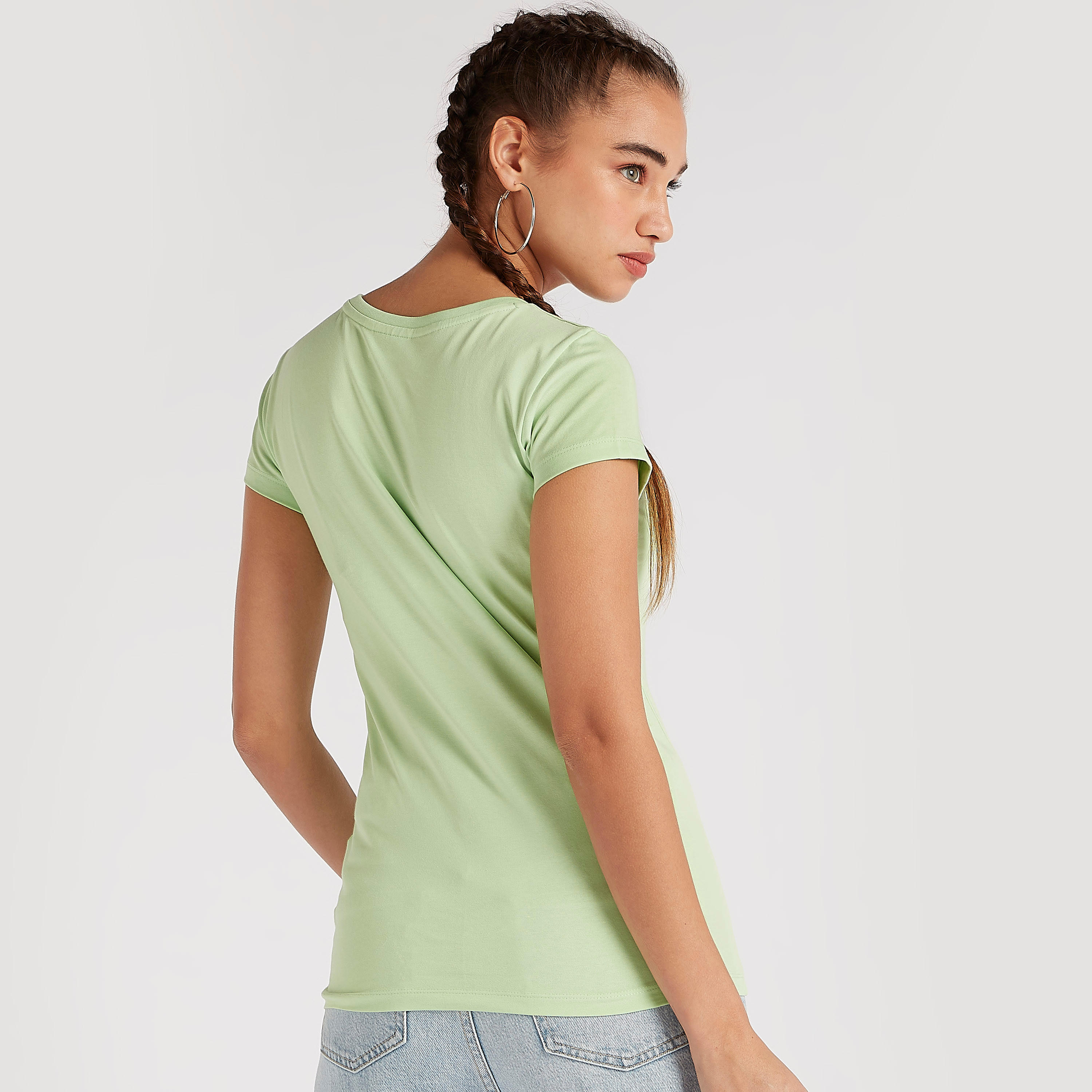 تيشيرت بياقة ضيقة وأكمام قصيرة وطبعات-women-clothing-tshirts-image-2