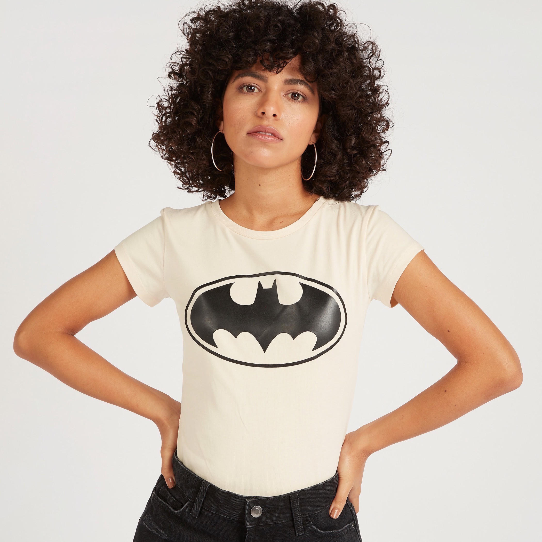تيشيرت بياقة ضيّقة وأكمام كاب وطبعات باتمان-women-clothing-tshirts-image-3