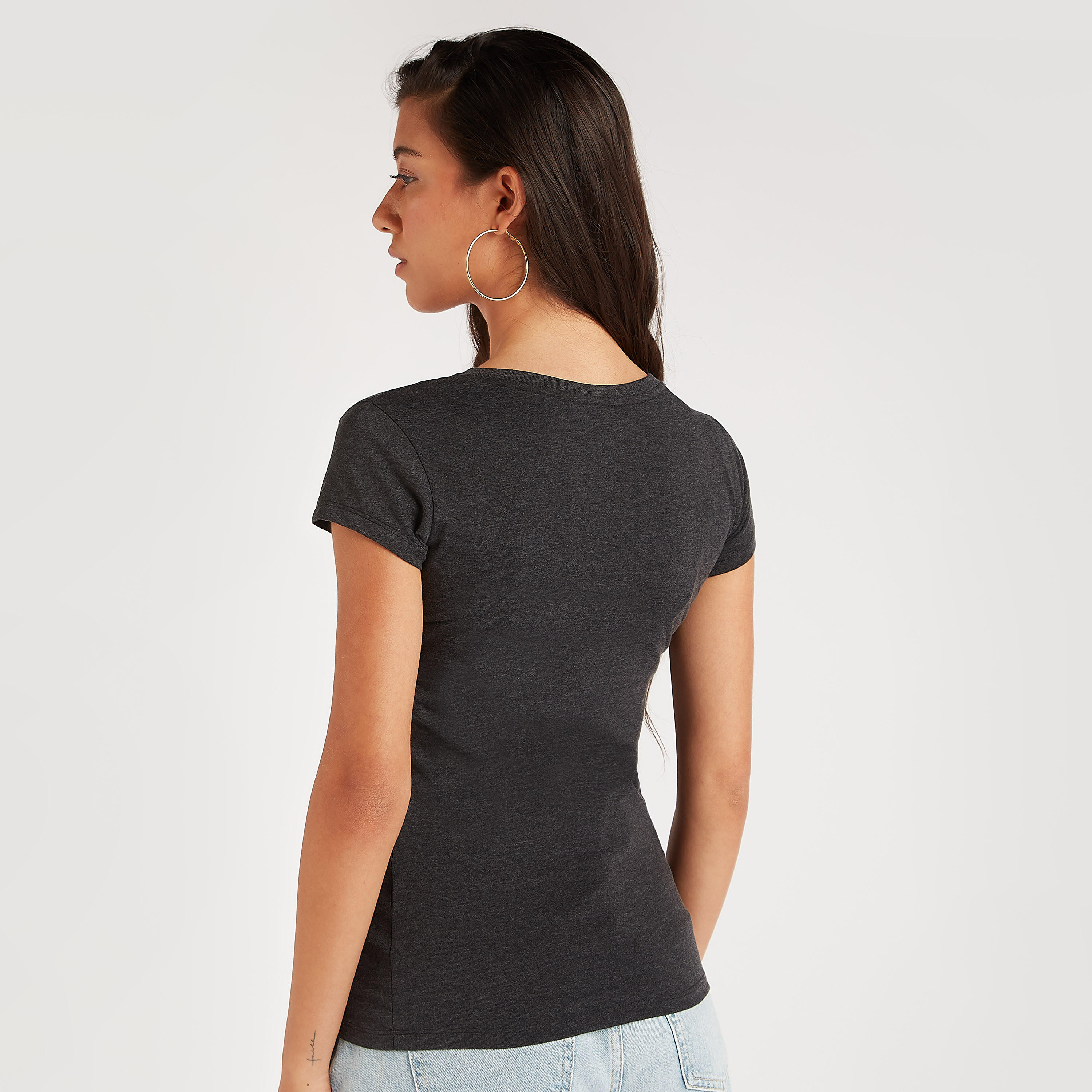 تيشيرت بياقة ضيّقة وأكمام كاب وطبعات أم تي في-women-clothing-tshirts-image-4