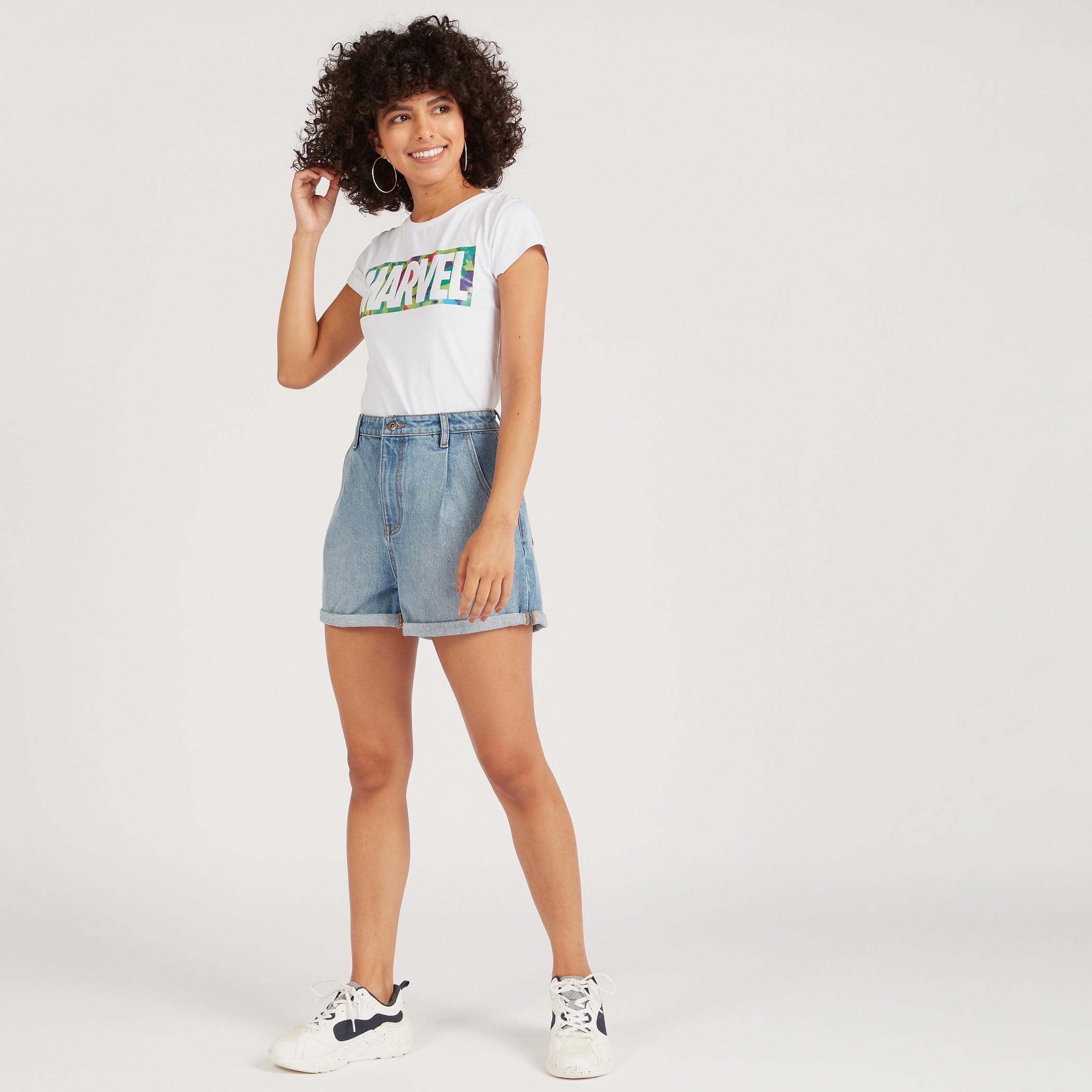 تيشيرت بياقة ضيّقة وأكمام قصيرة وطبعات مارفل-women-clothing-tshirts-image-2