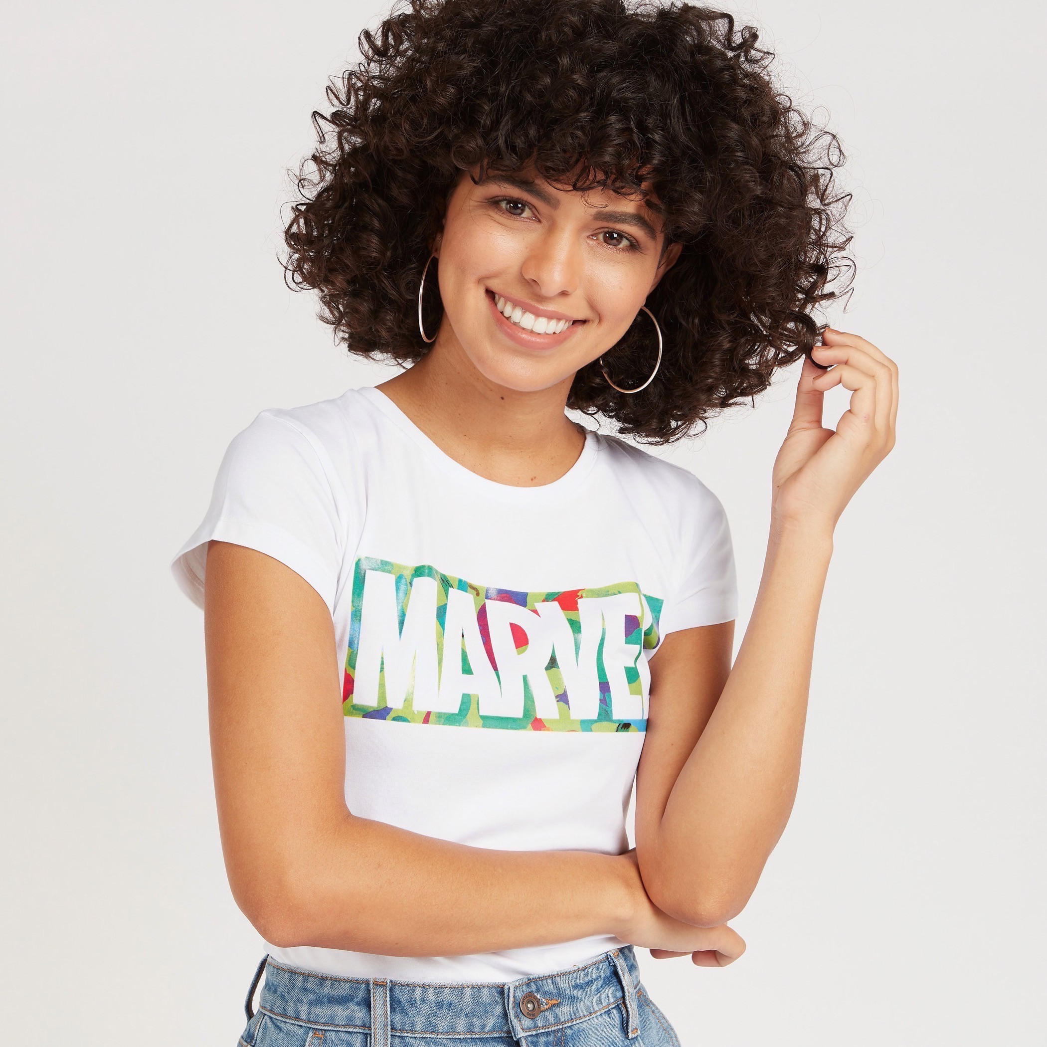 تيشيرت بياقة ضيّقة وأكمام قصيرة وطبعات مارفل-women-clothing-tshirts-image-5