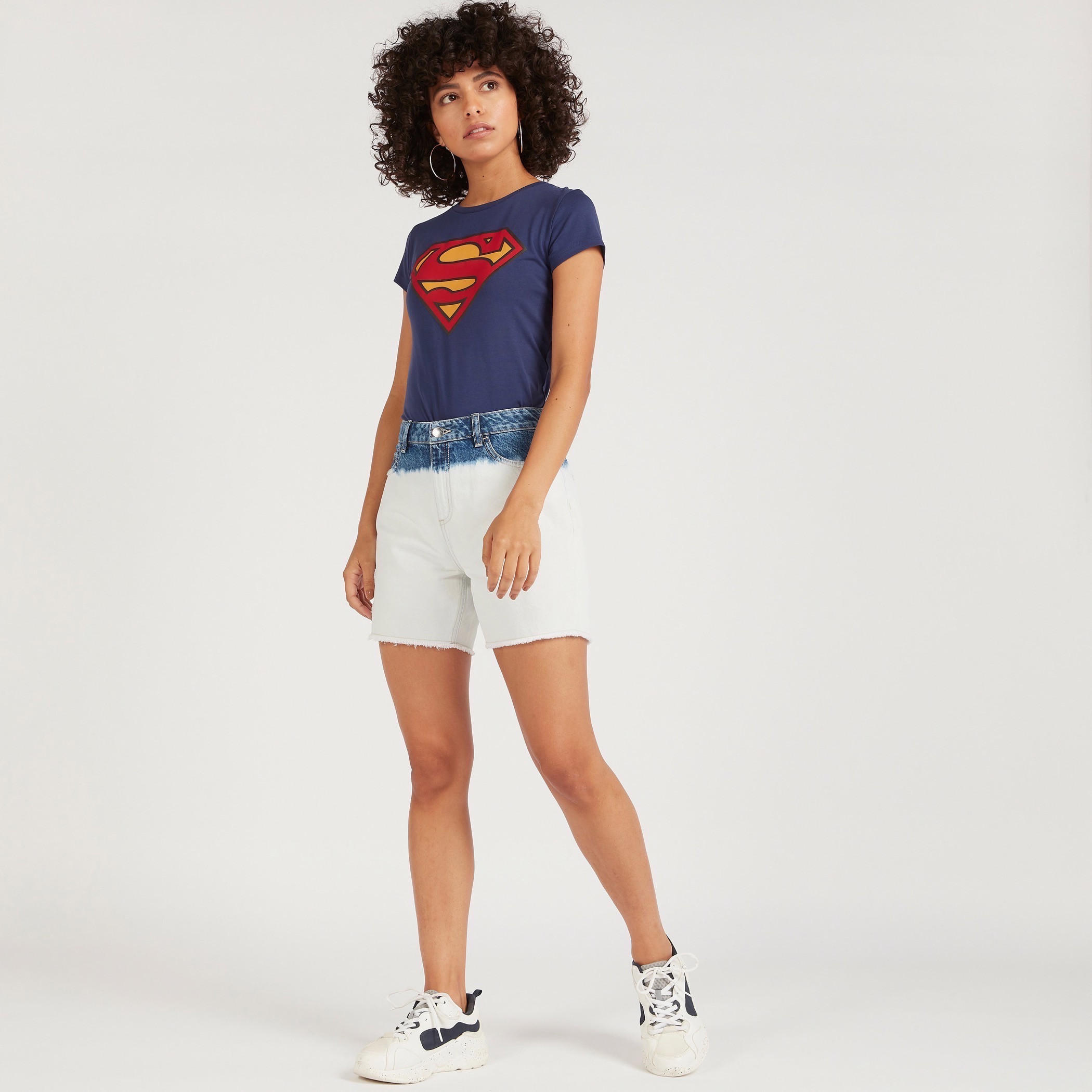 تيشيرت بتصميم سوبر مان وياقة ضيقة وأكمام كاب-women-clothing-tshirts-image-2