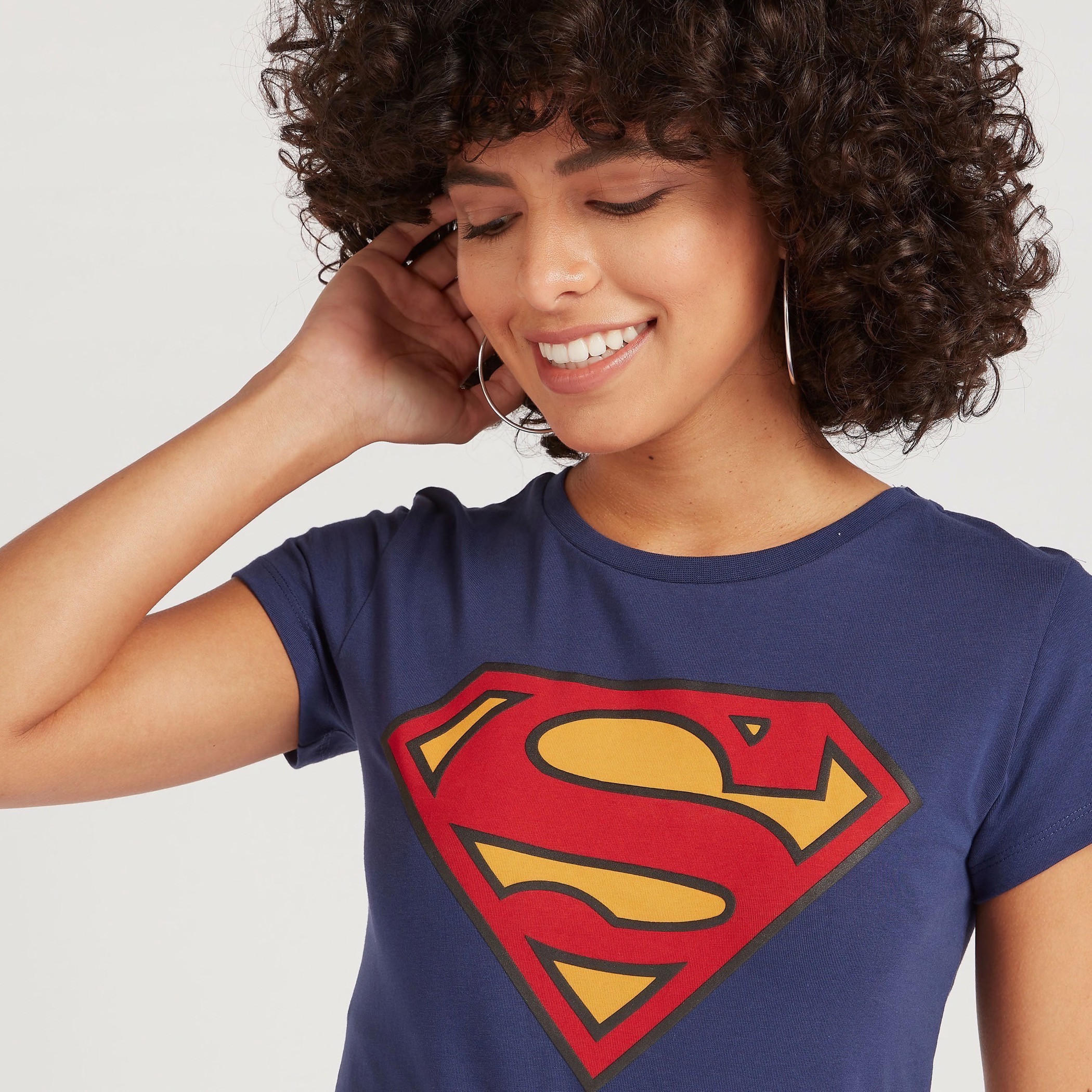 تيشيرت بتصميم سوبر مان وياقة ضيقة وأكمام كاب-women-clothing-tshirts-image-3