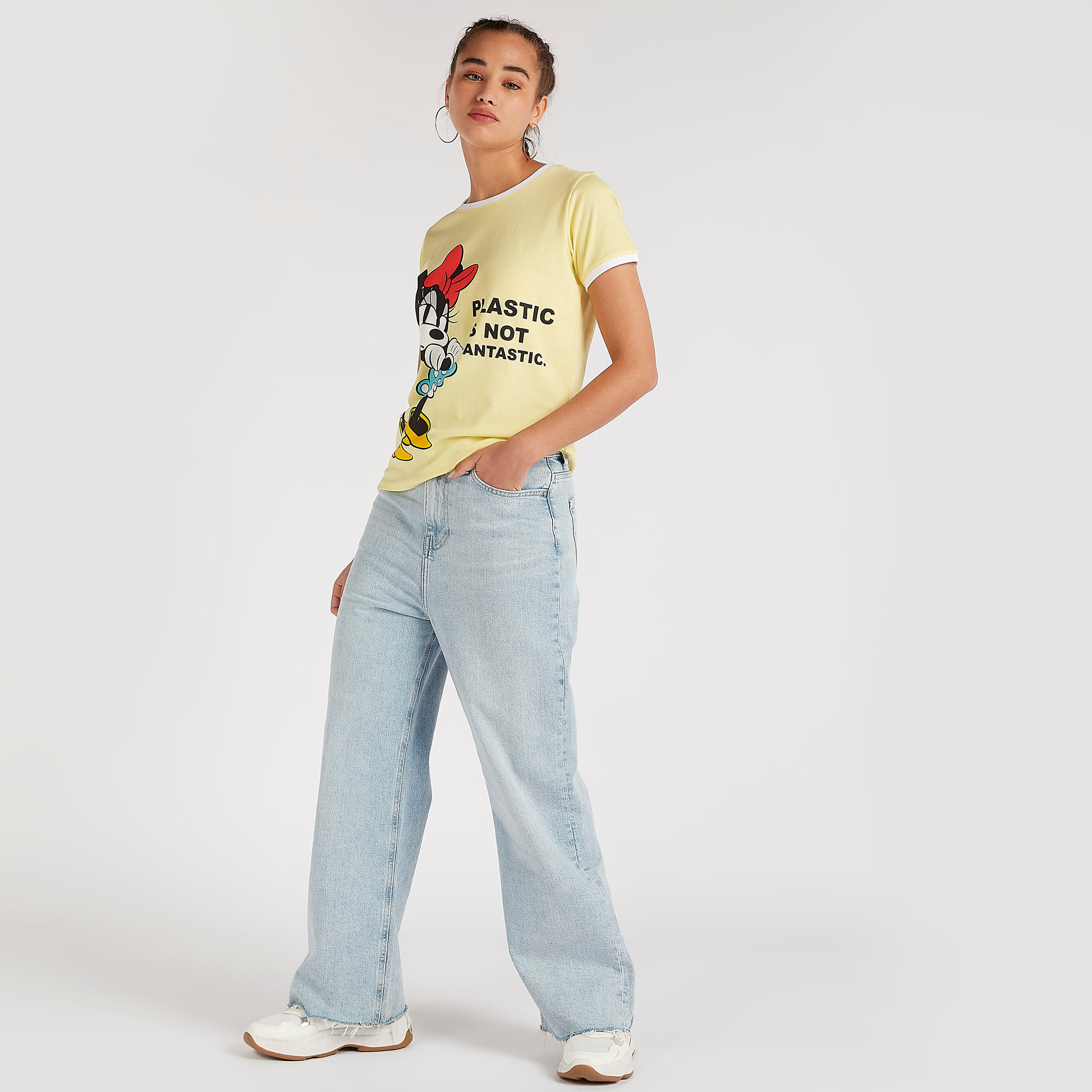 تيشيرت بياقة ضيّقة وأكمام قصيرة وطبعات ميني ماوس-women-clothing-tshirts-image-2