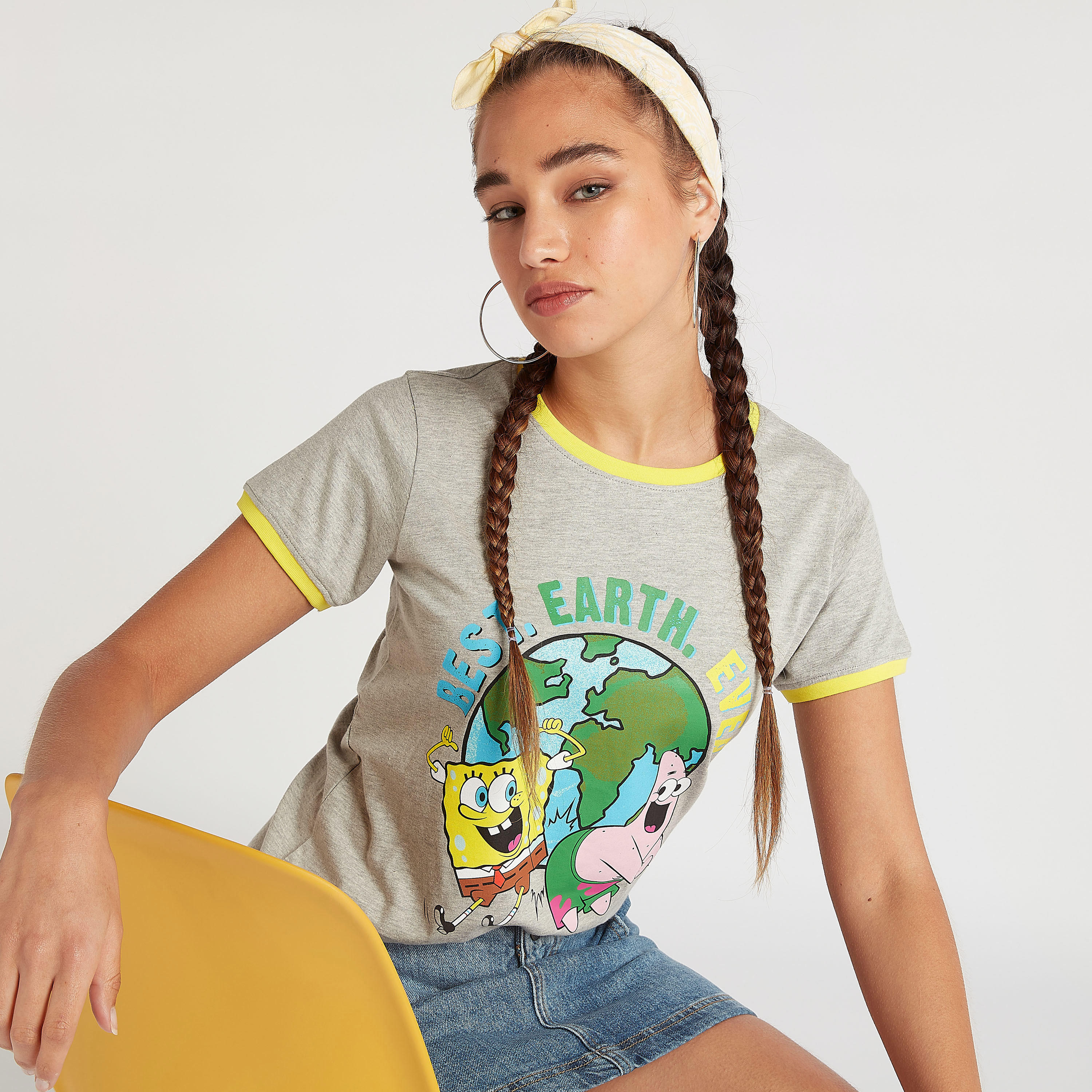 تيشيرت بياقة ضيقة وأكمام قصيرة وطبعات سبونج بوب-women-clothing-tshirts-image-1