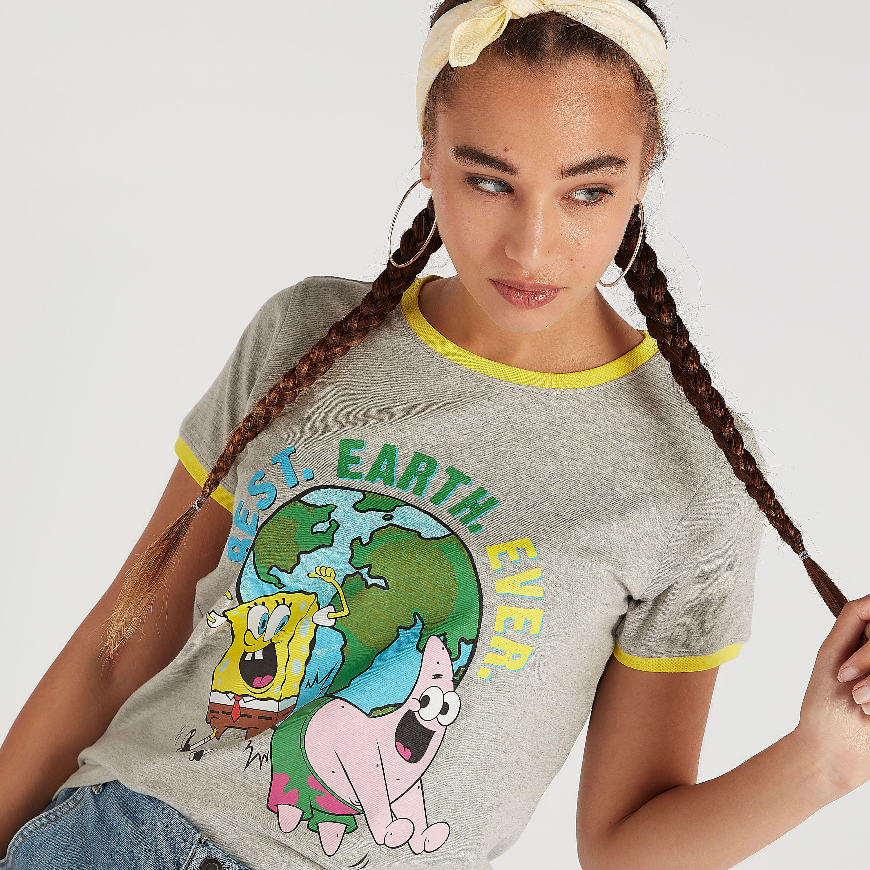 تيشيرت بياقة ضيقة وأكمام قصيرة وطبعات سبونج بوب-women-clothing-tshirts-image-2
