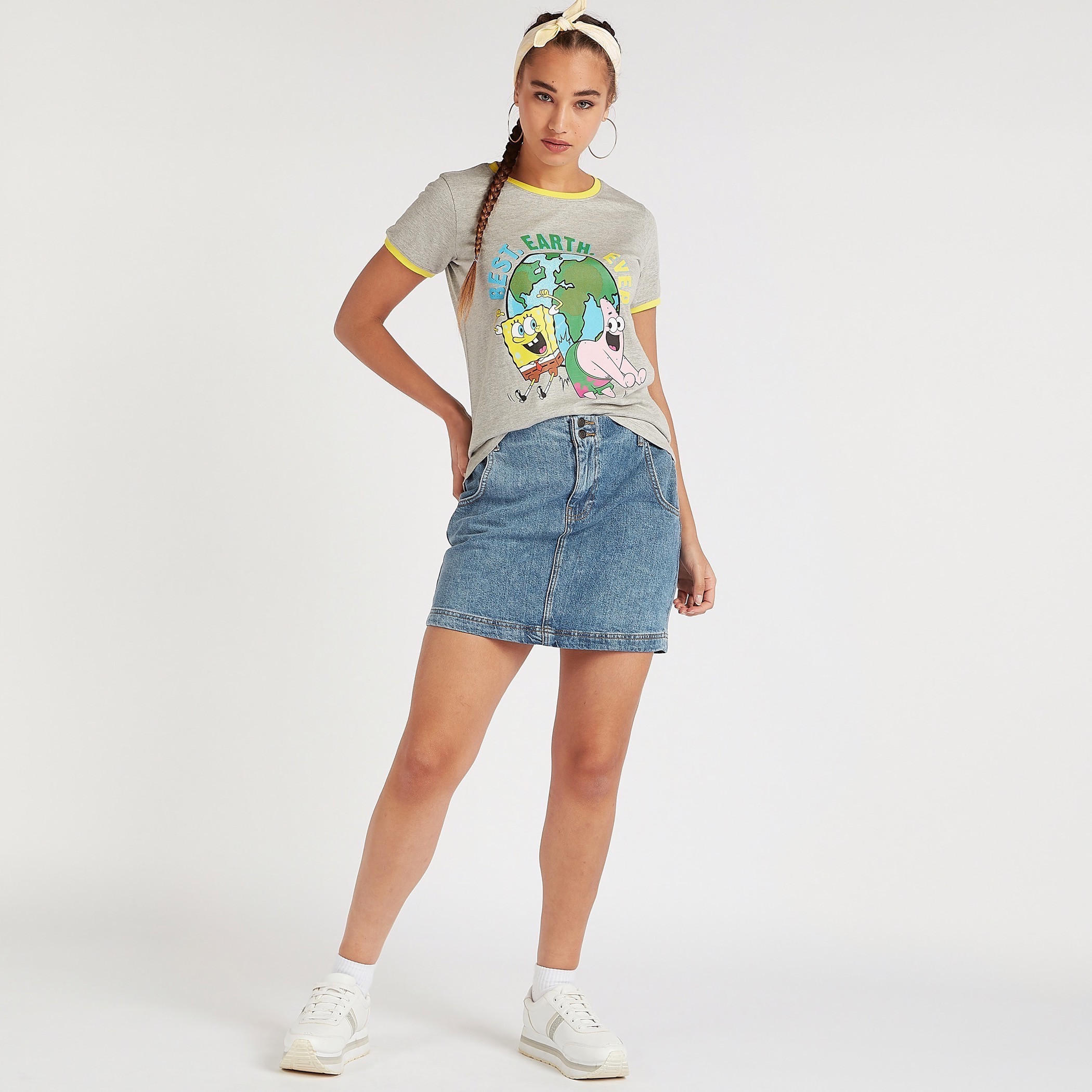 تيشيرت بياقة ضيقة وأكمام قصيرة وطبعات سبونج بوب-women-clothing-tshirts-image-3