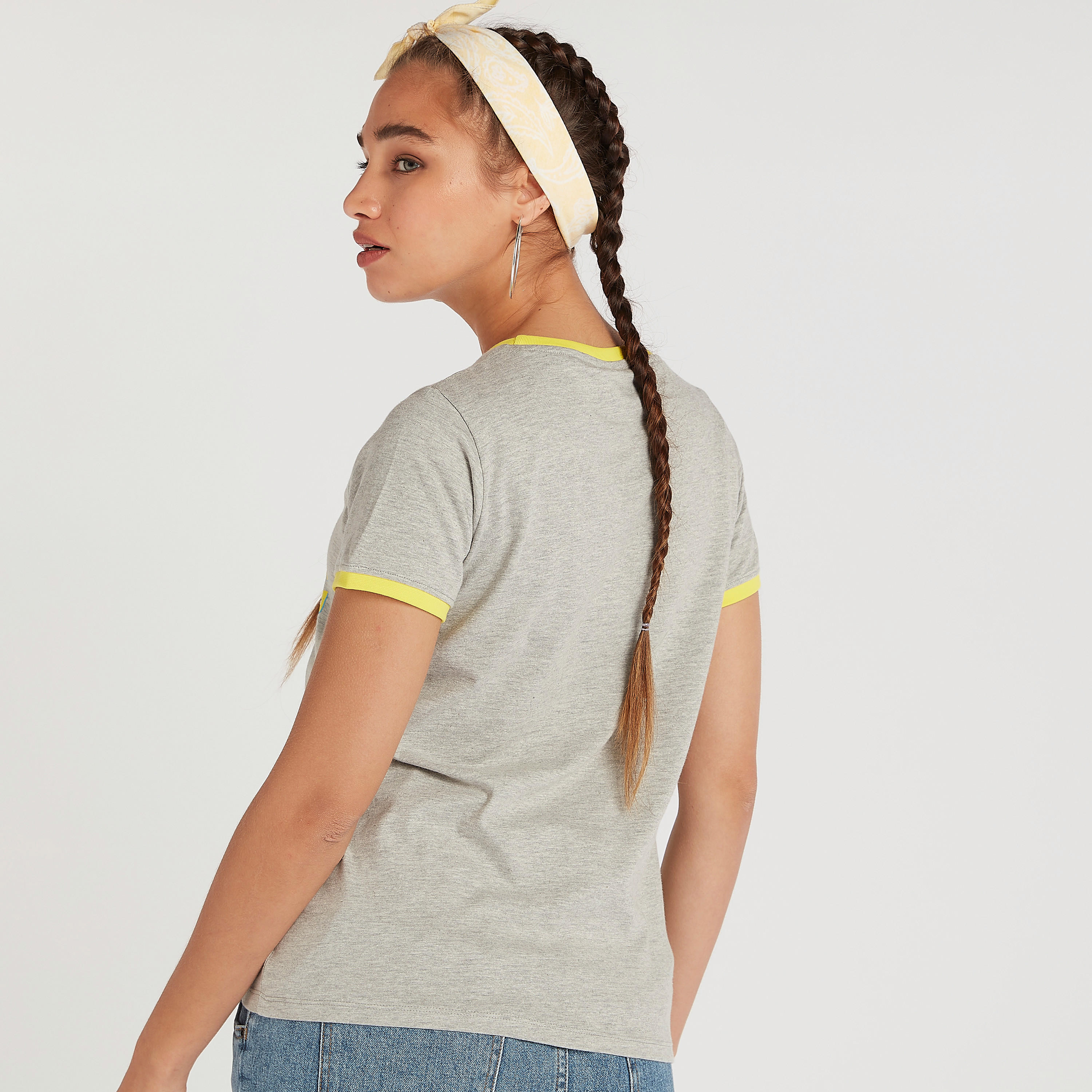 تيشيرت بياقة ضيقة وأكمام قصيرة وطبعات سبونج بوب-women-clothing-tshirts-image-4