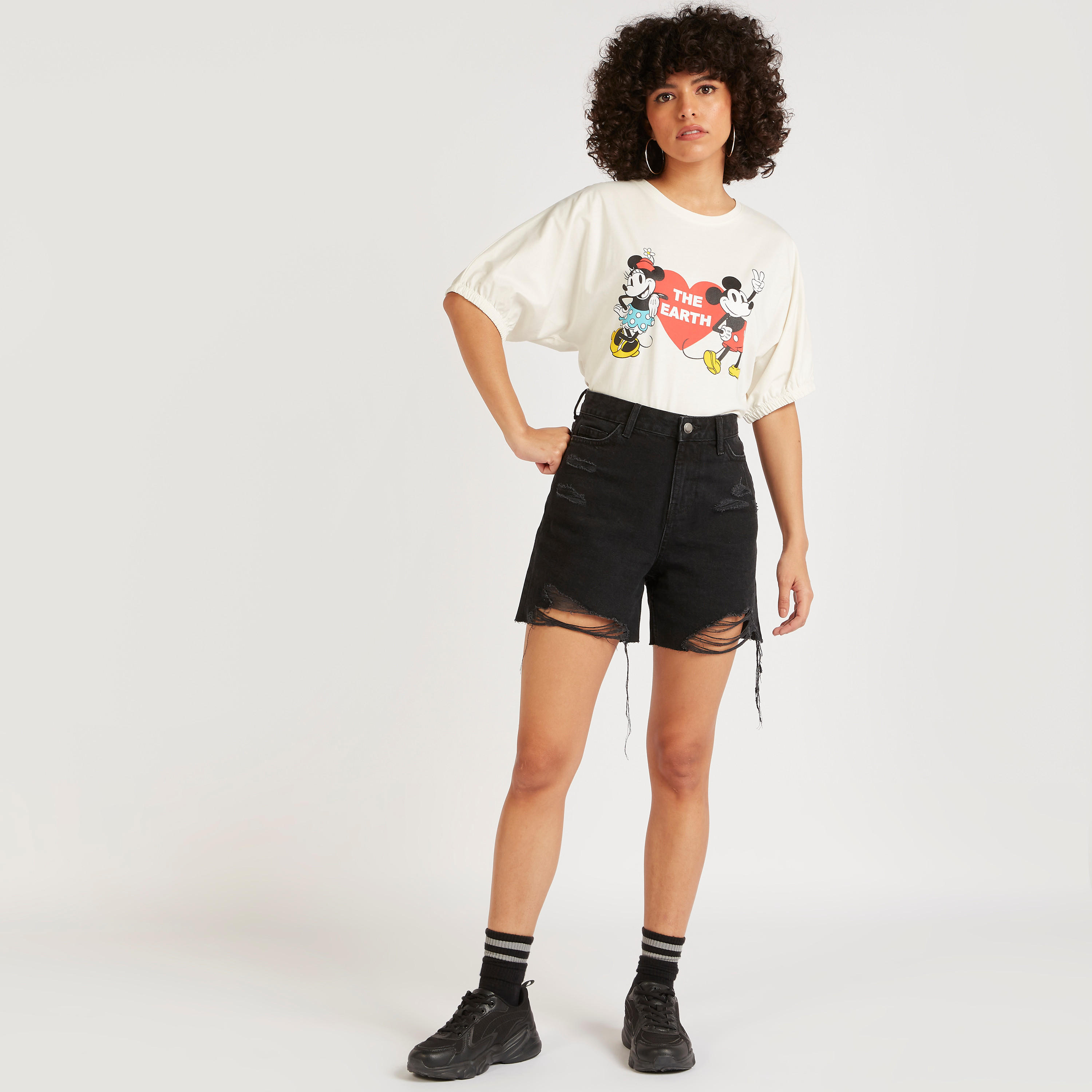 تيشيرت بياقة ضيّقة وطبعات ميني وميكي ماوس-women-clothing-tshirts-image-2