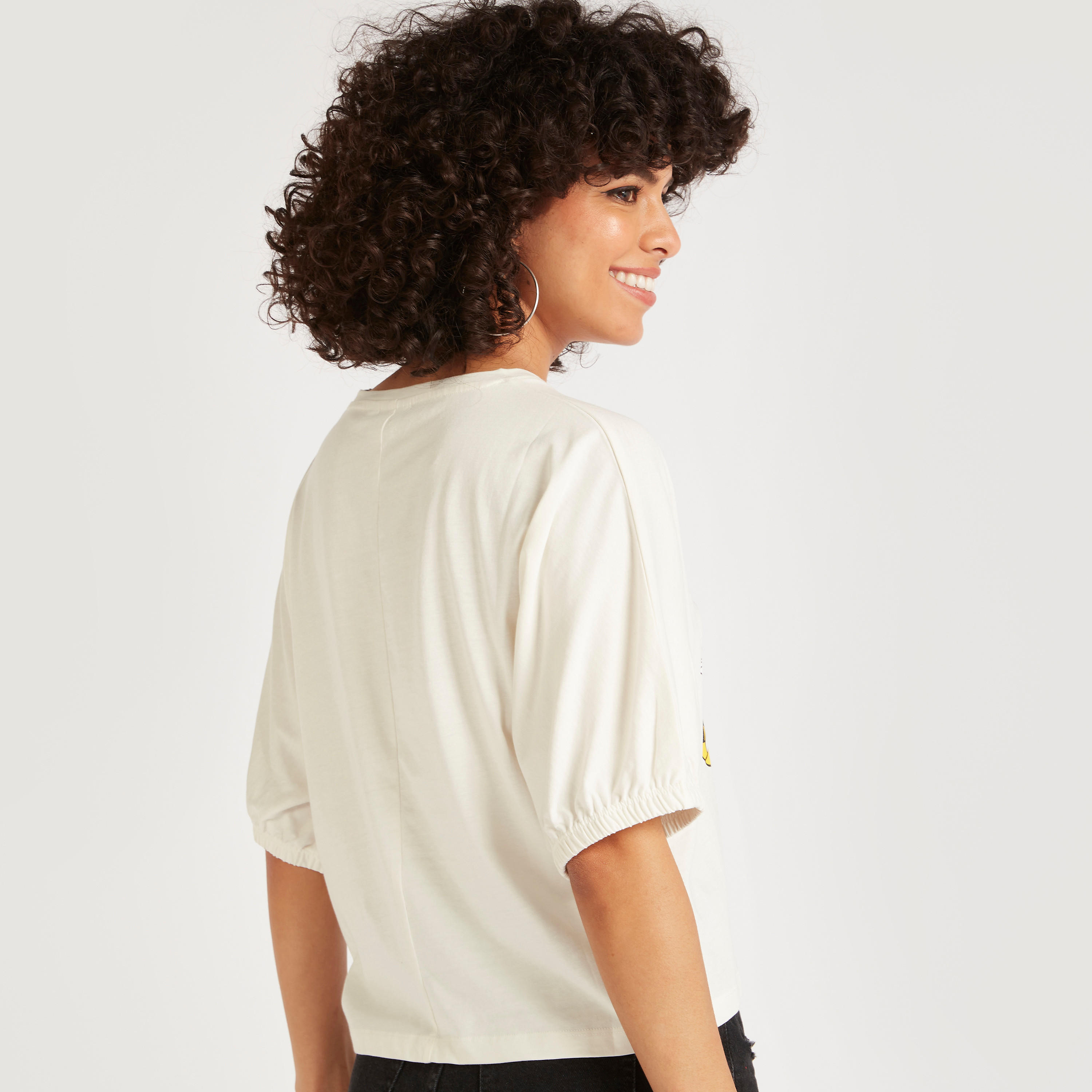 تيشيرت بياقة ضيّقة وطبعات ميني وميكي ماوس-women-clothing-tshirts-image-5