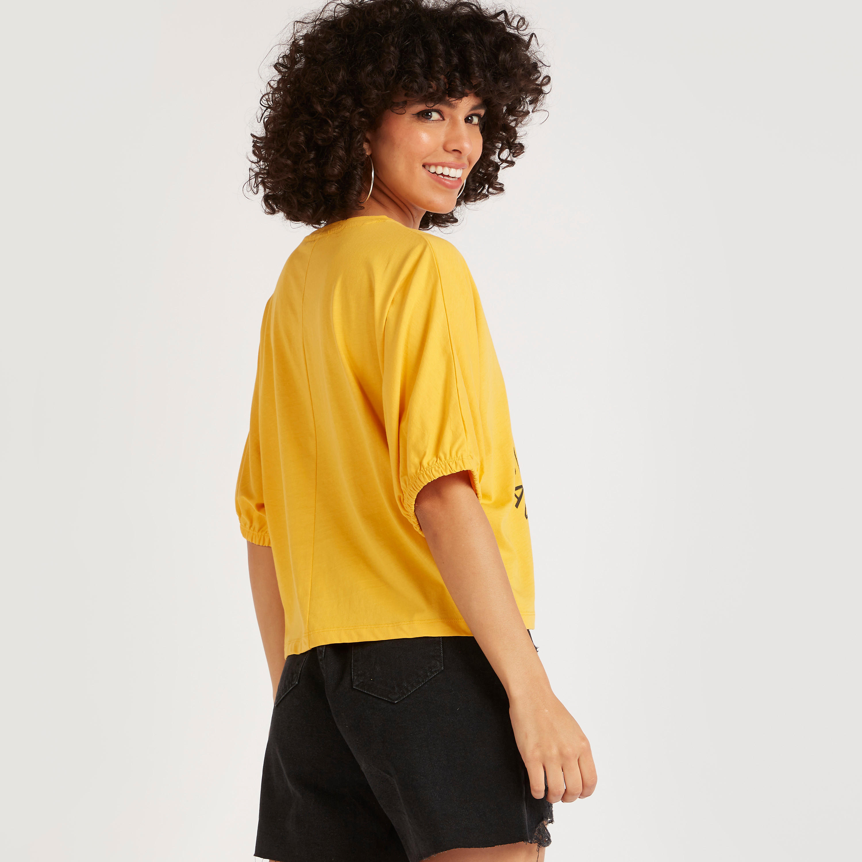 تيشيرت بياقة ضيّقة وأكمام كَاب وطبعات-women-clothing-tshirts-image-4